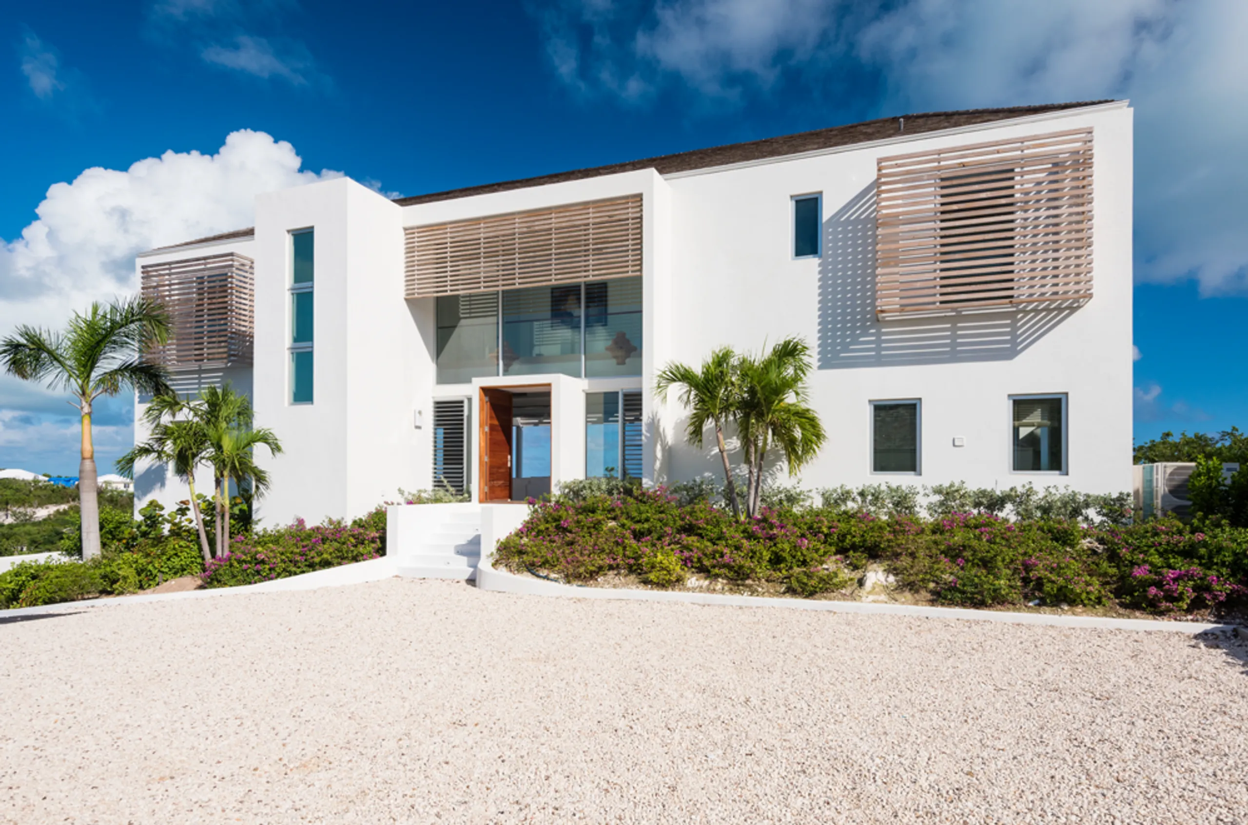 Invigorating Contemporary Ocean View Villa with Private Infinity Pool — photograph 9