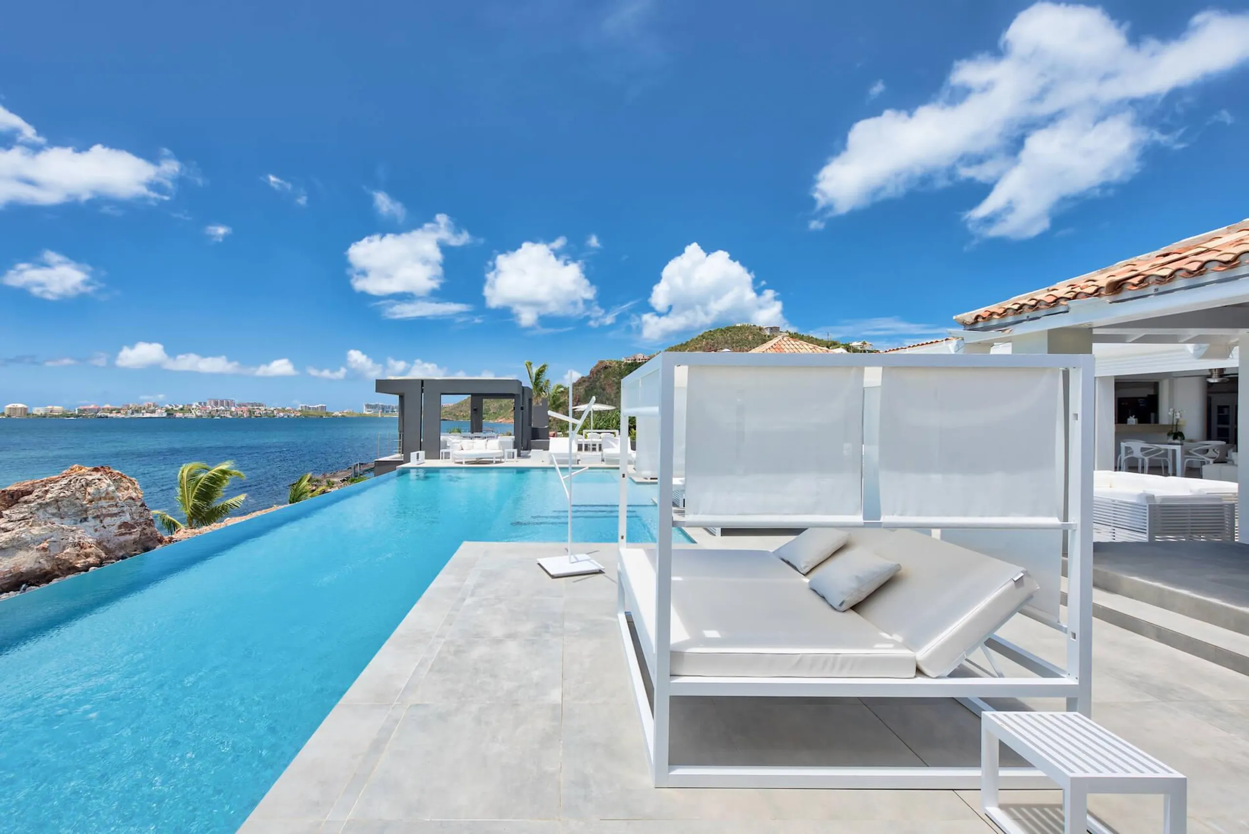 Secluded Hillside Private Luxury Villa with Infinity Pool and Private Beach with Dock — photograph 10