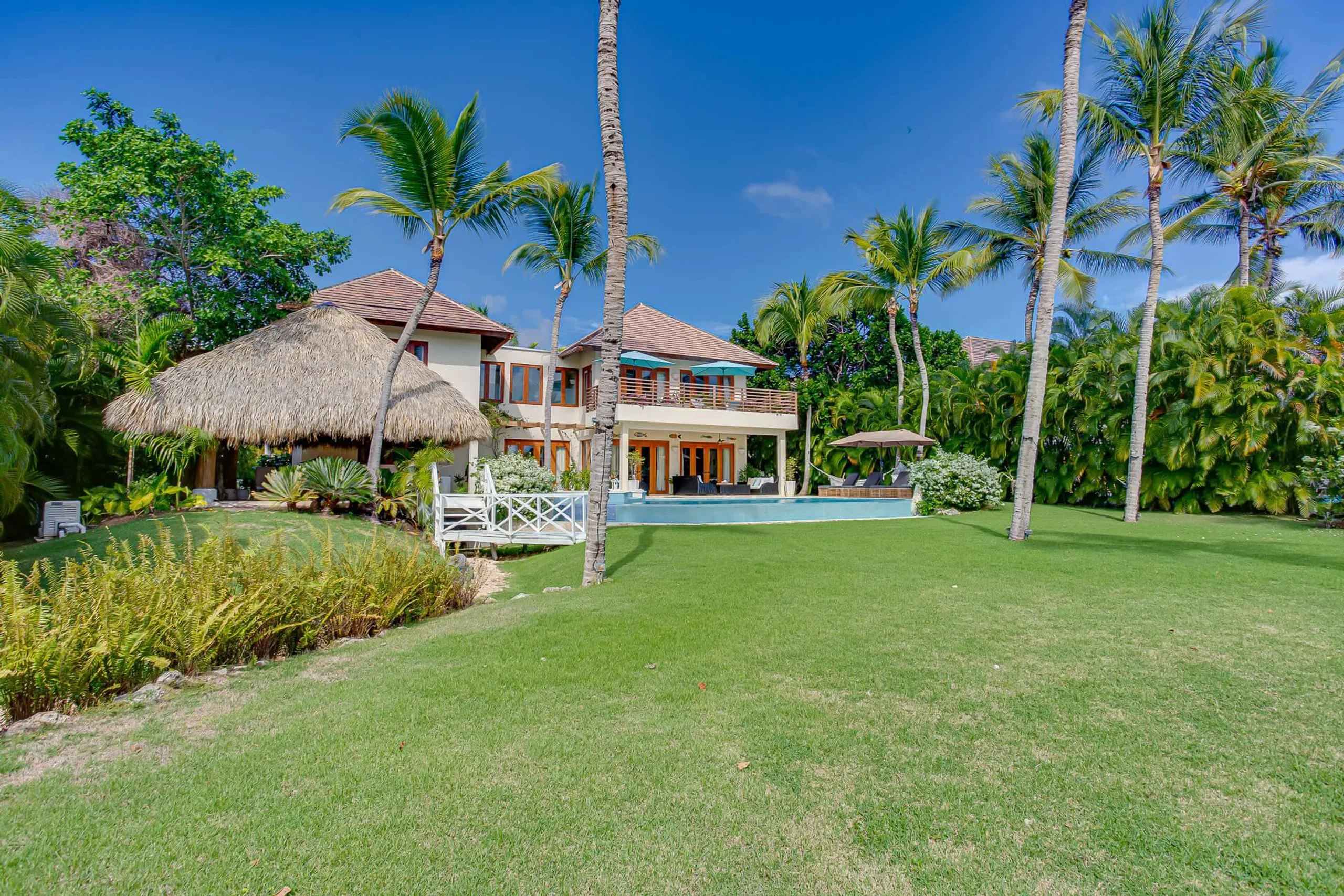 Immaculate White 5-Bedroom Villa in Punta Cana with Private Pool — photograph 12