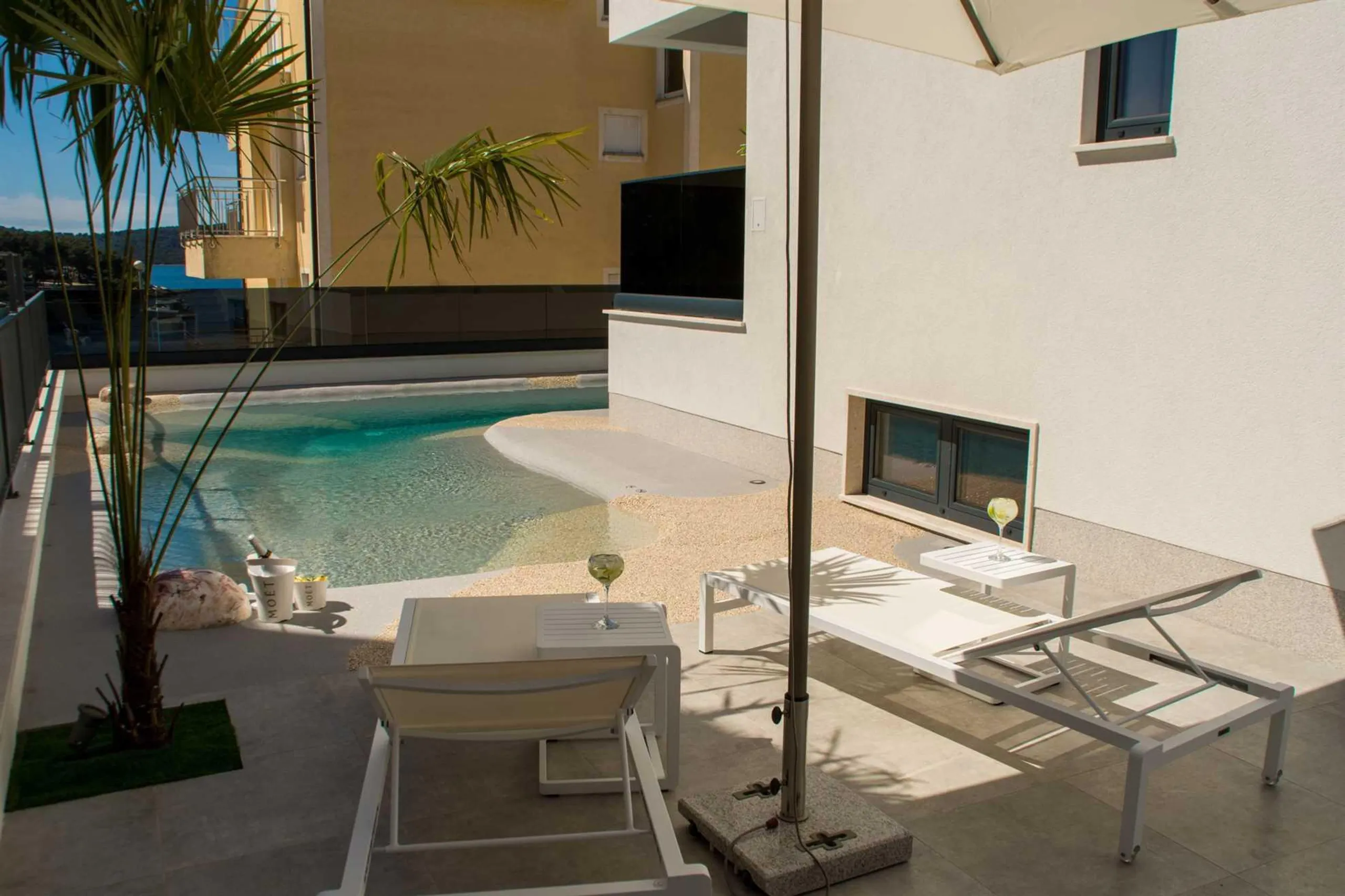 Spacious Villa with Rooftop Terrace and Jacuzzi in Trogir — photograph 8