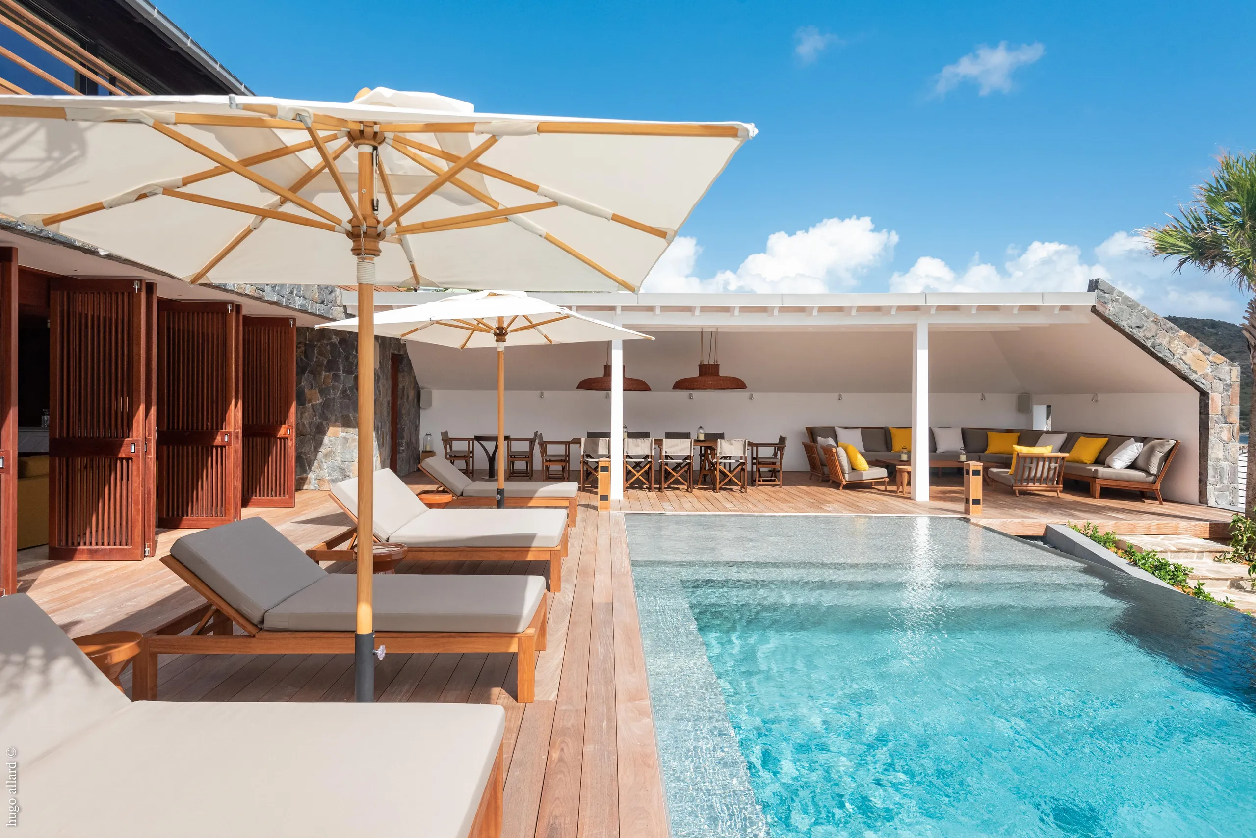 Outstanding Oceanside Villa with Infinity Pool and Gazebo — photograph 4