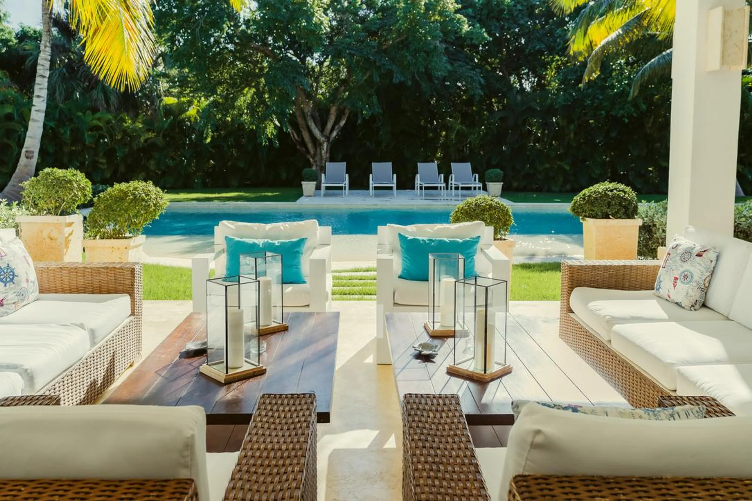 Breathtaking Luxury Villa with Private Beach — photograph 3