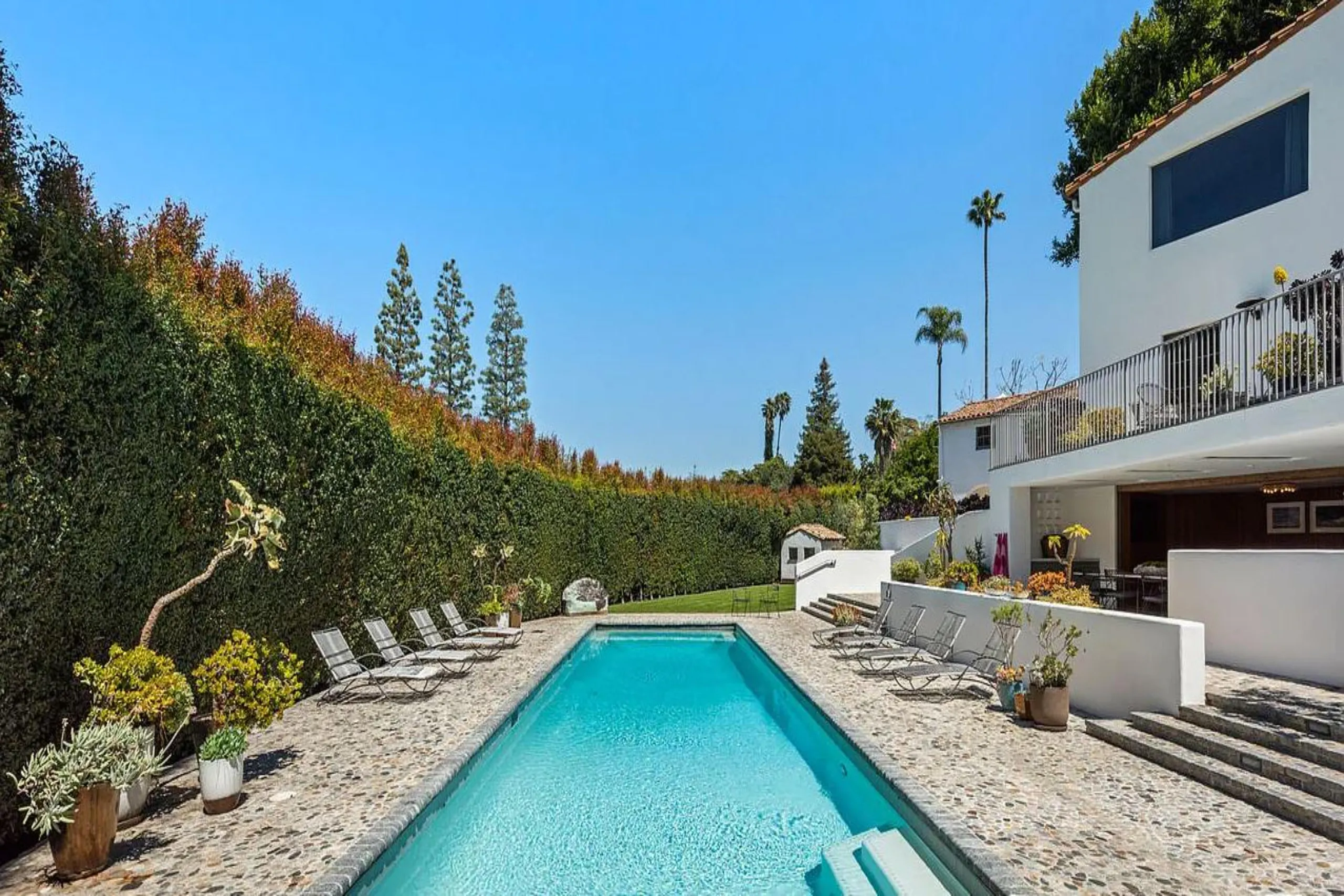 Pristine Modern Holly Wood Hills Estate with private pool — photograph 3