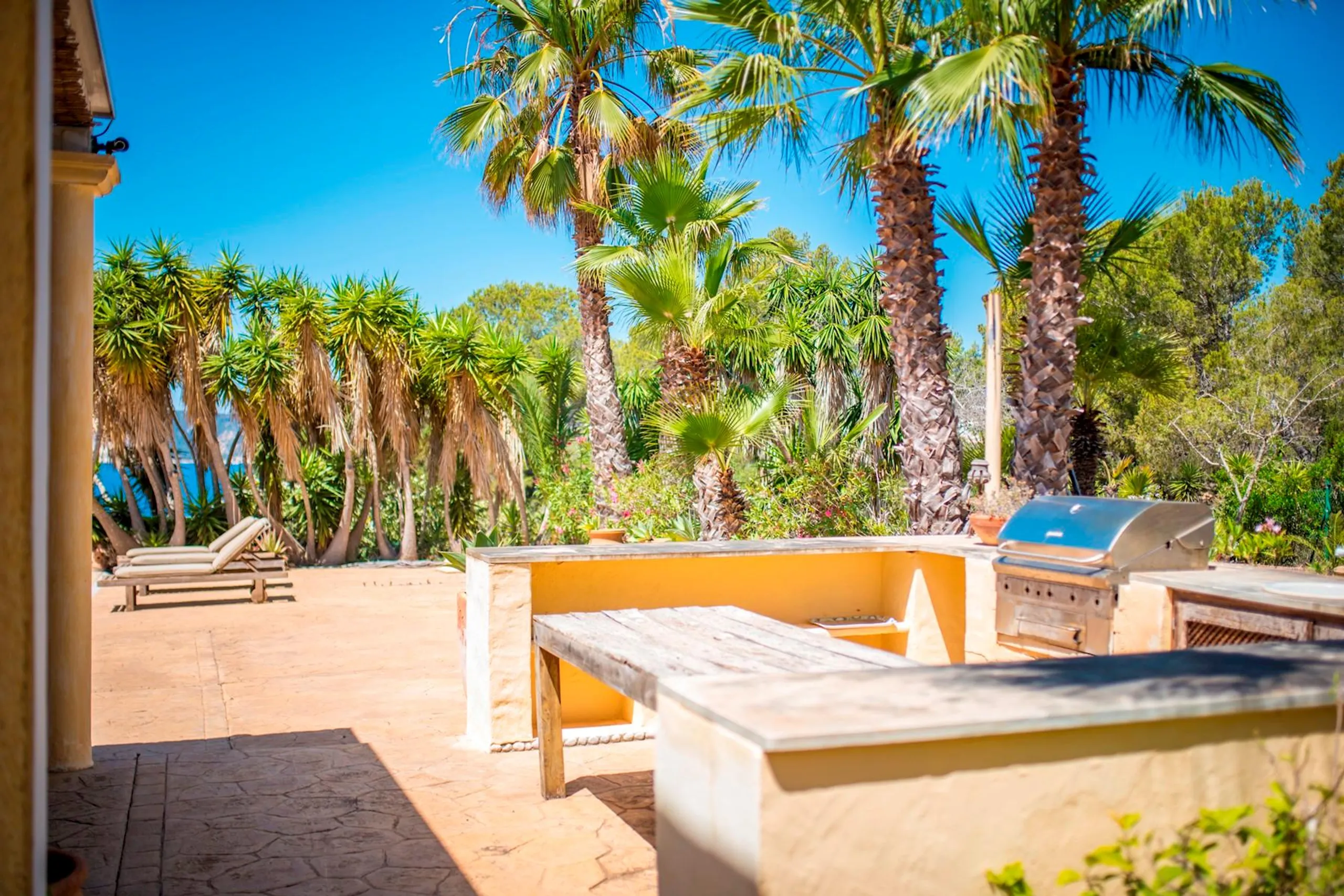 Sumptuous Ibiza Villa with Private Pool and Ocean Views — photograph 5