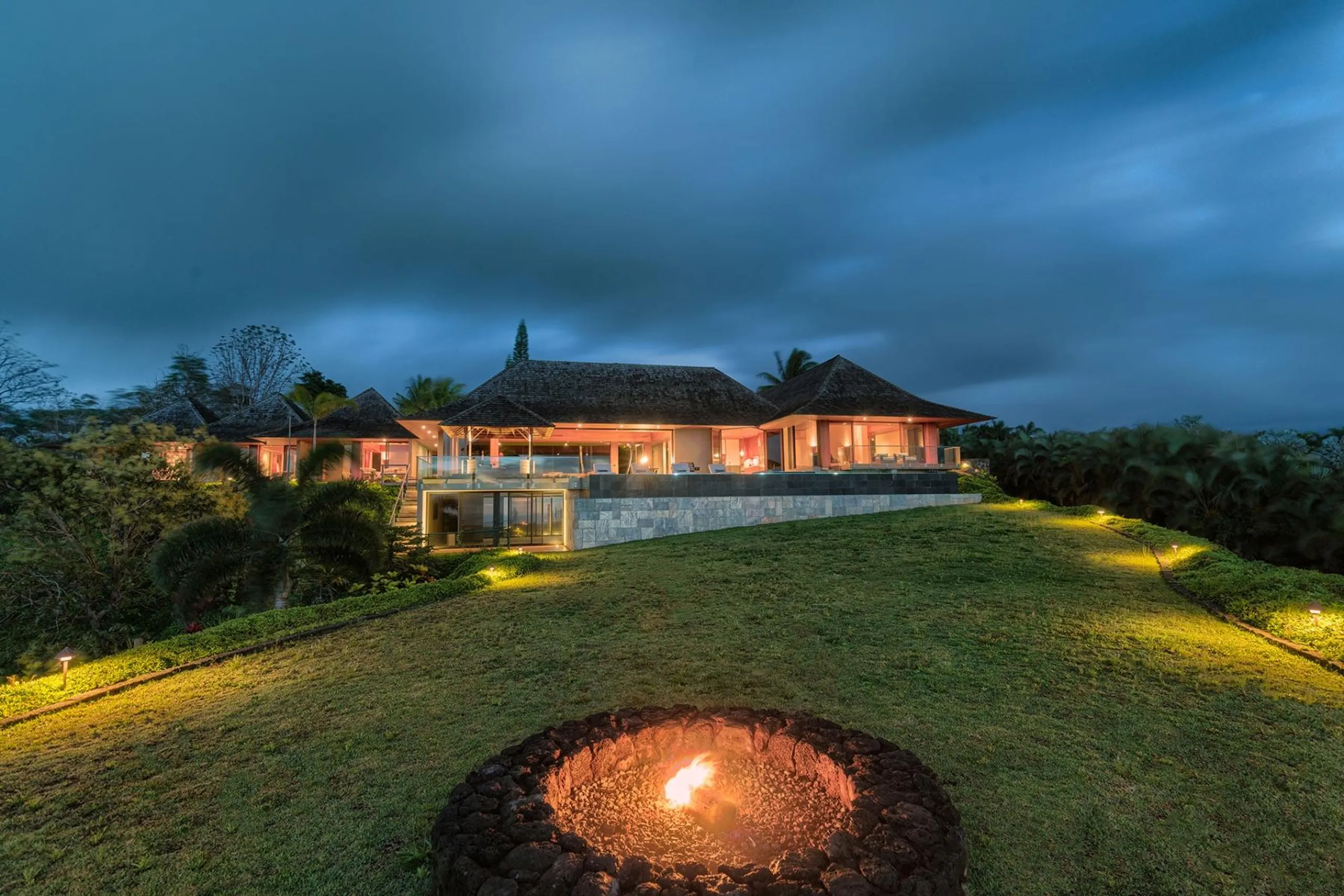 Azure Cliffs Sanctuary Estate with Ocean View Infinity Pool — photograph 6