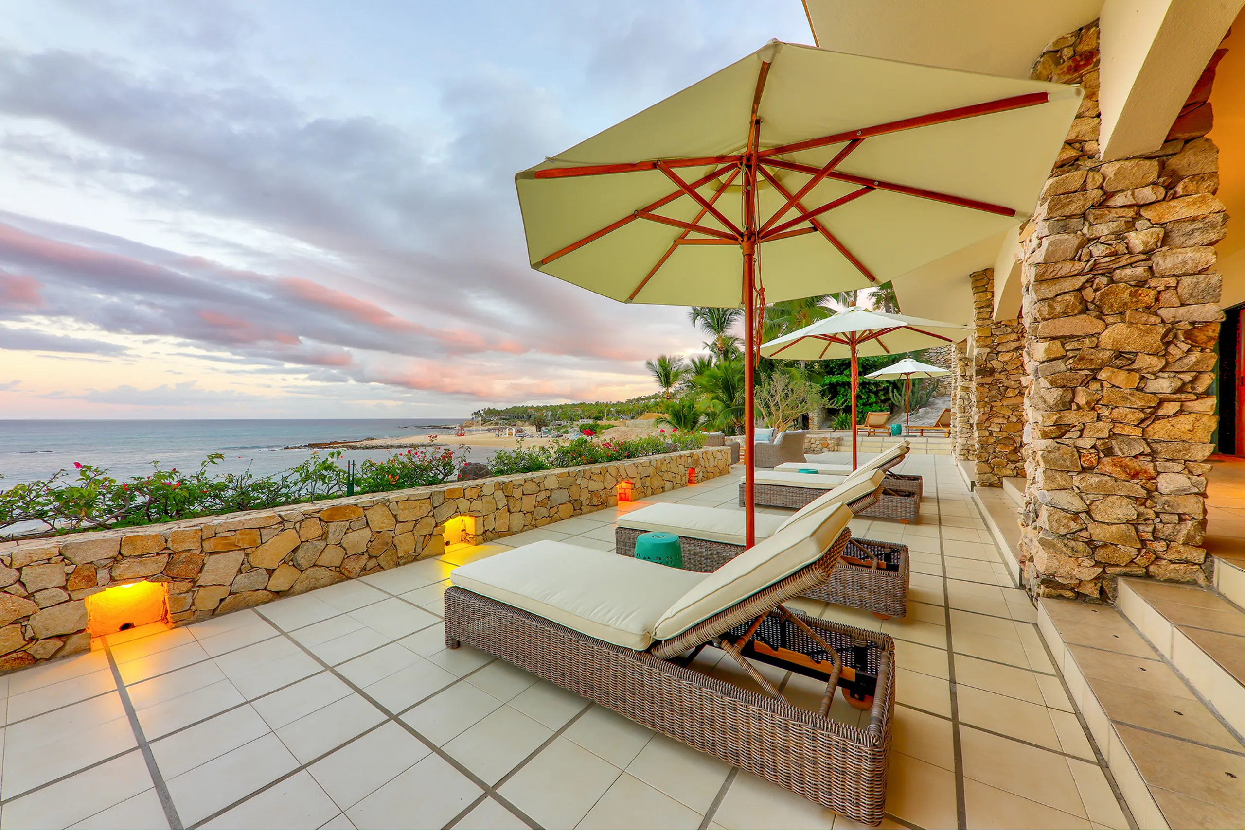 Palmilla North Luxury Oceanfront Estate with Pool and Ocean Views — photograph 9
