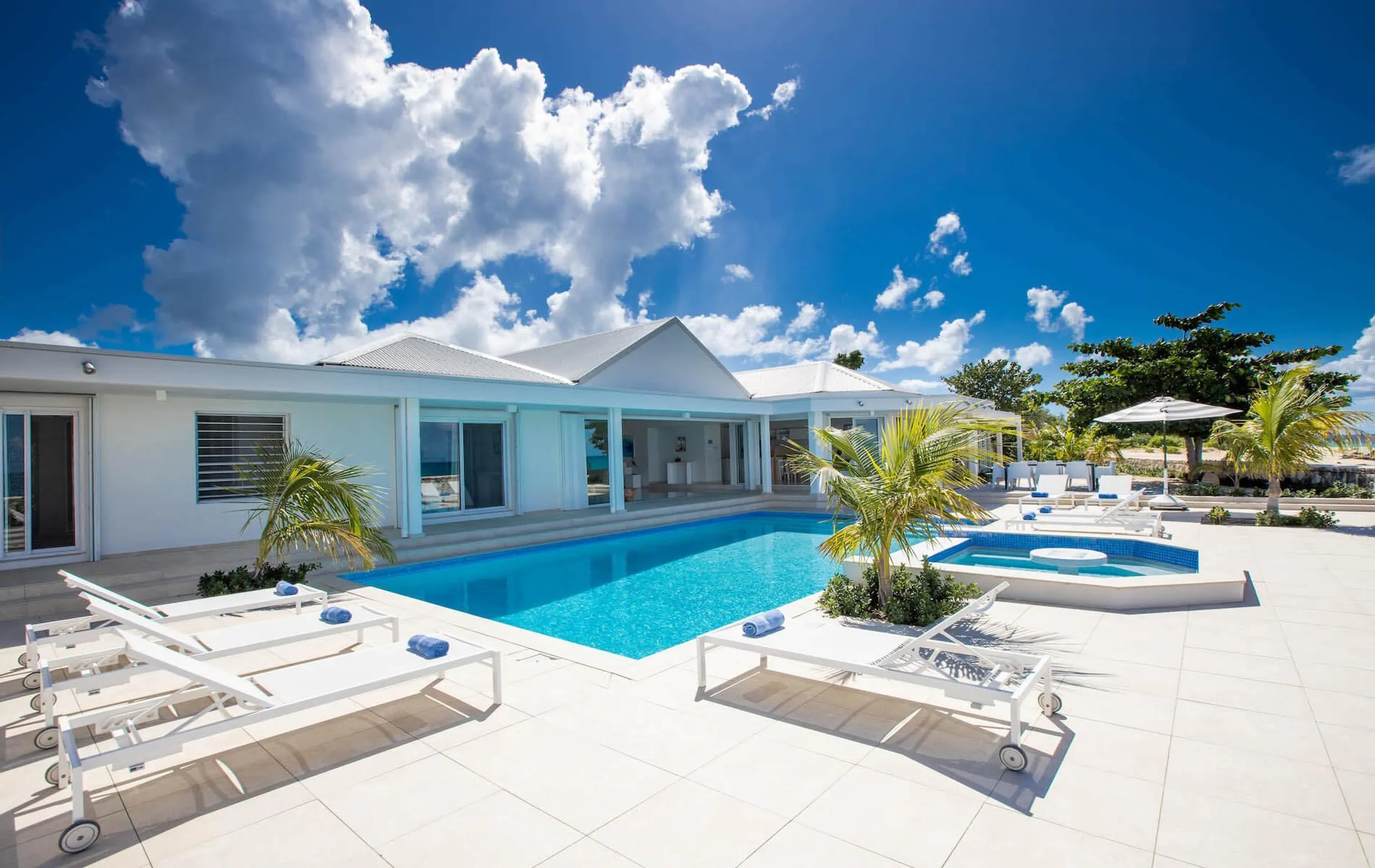 Contemporary Plum Bay Beach Front Villa with Private Pool VILLAWAY® — photograph 7
