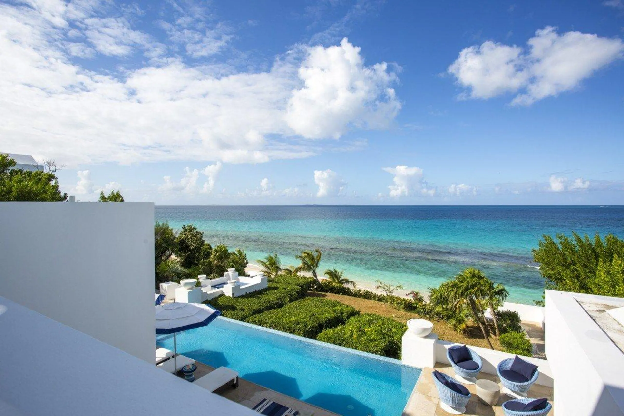 Opulent Long Bay Villa with Infinity Pool — photograph 4