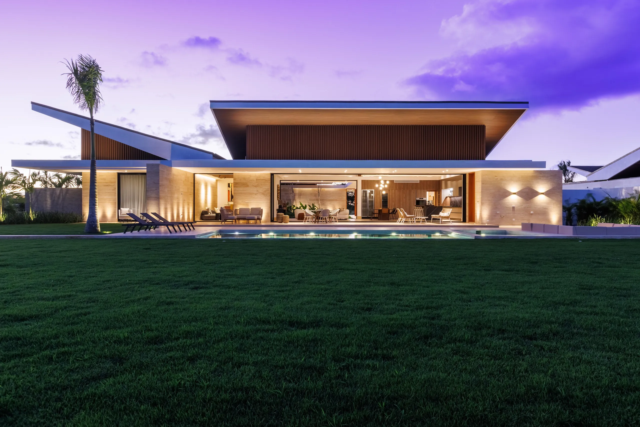 Superb Villa with Pool, Jacuzzi and Firepit — photograph 11