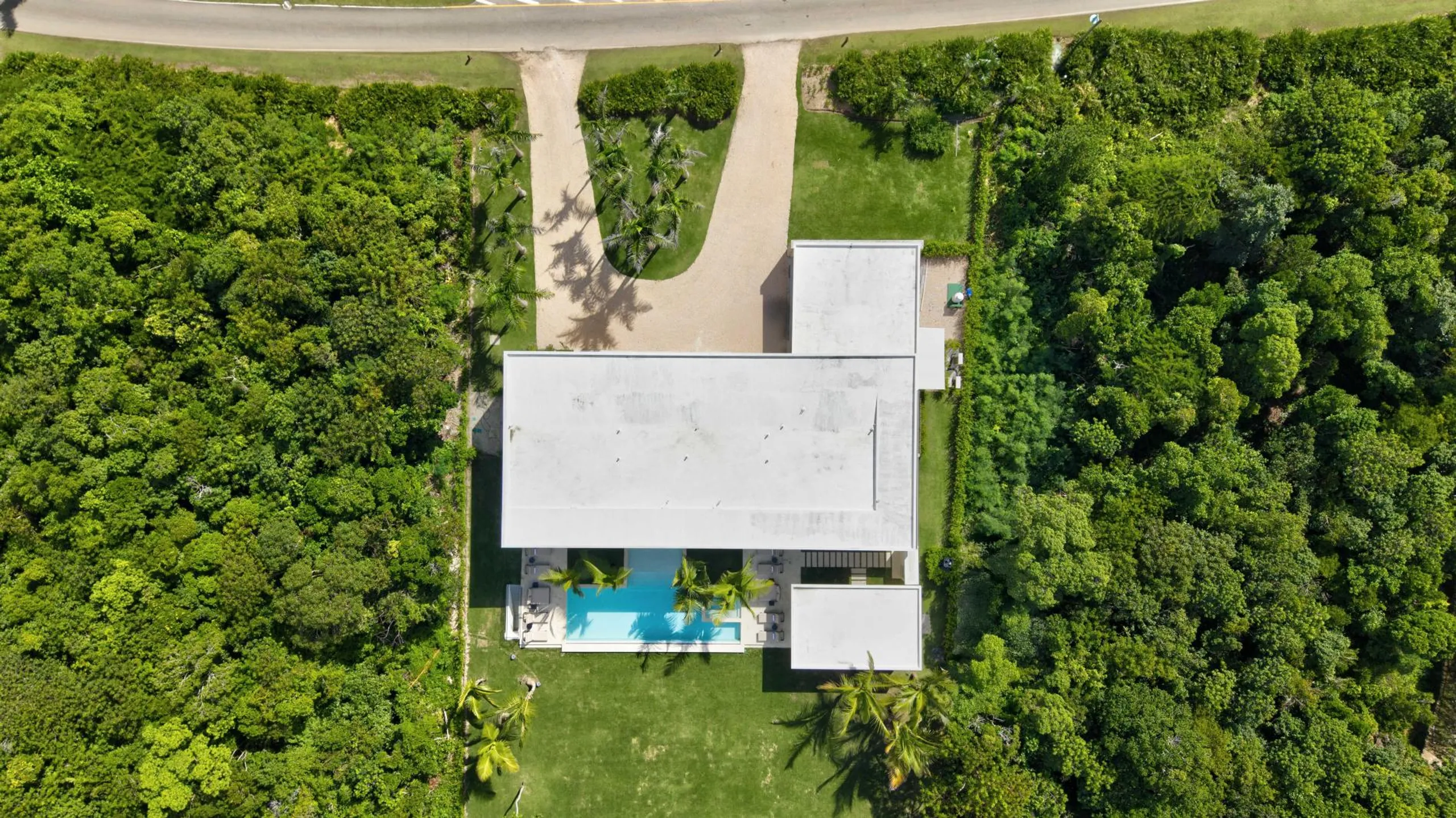 Tropical-Chic Puntacana Resort Villa With Open Layouts & Serene Greenery Views — photograph 5