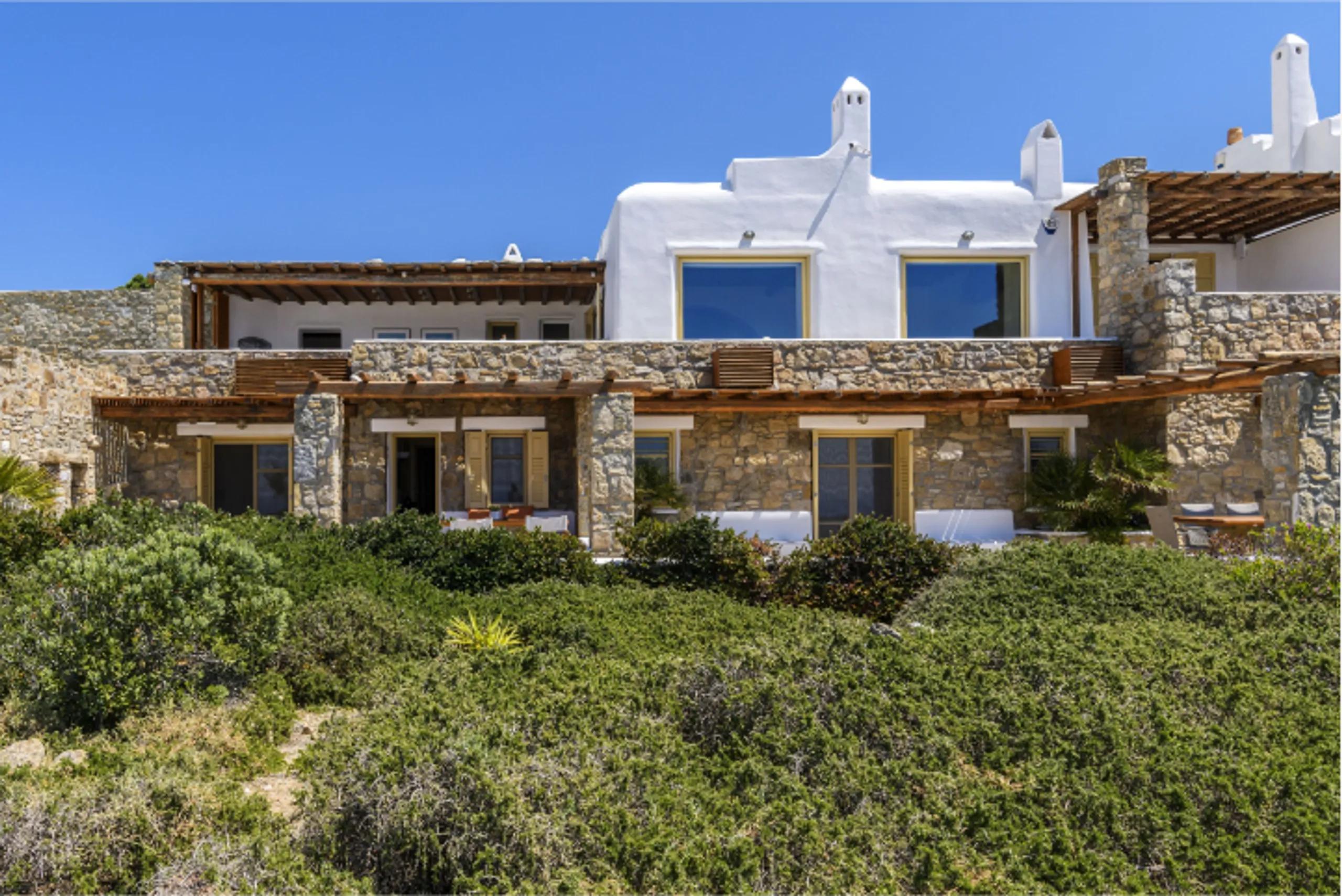 Elegant Mykonos Luxe Retreat with Private Infinity Pool and Ocean Views — photograph 4