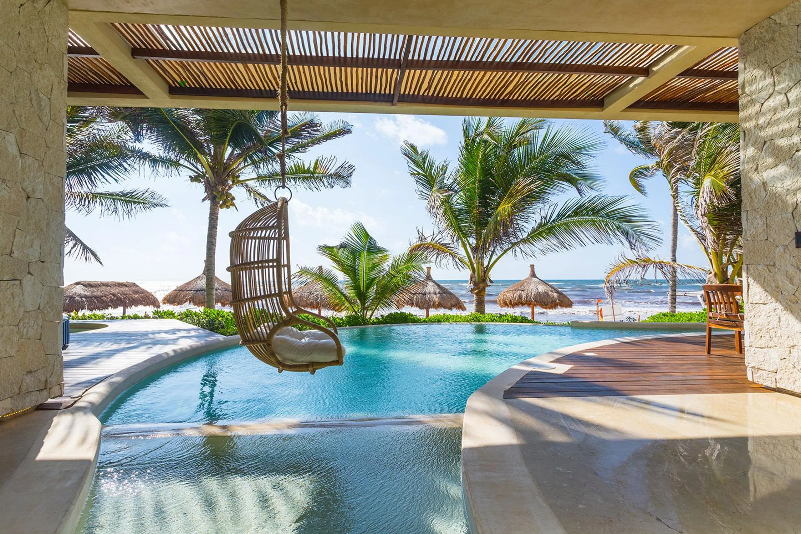 Lavish Seaside Oasis Villa with Private Pool and Ocean View — photograph 2