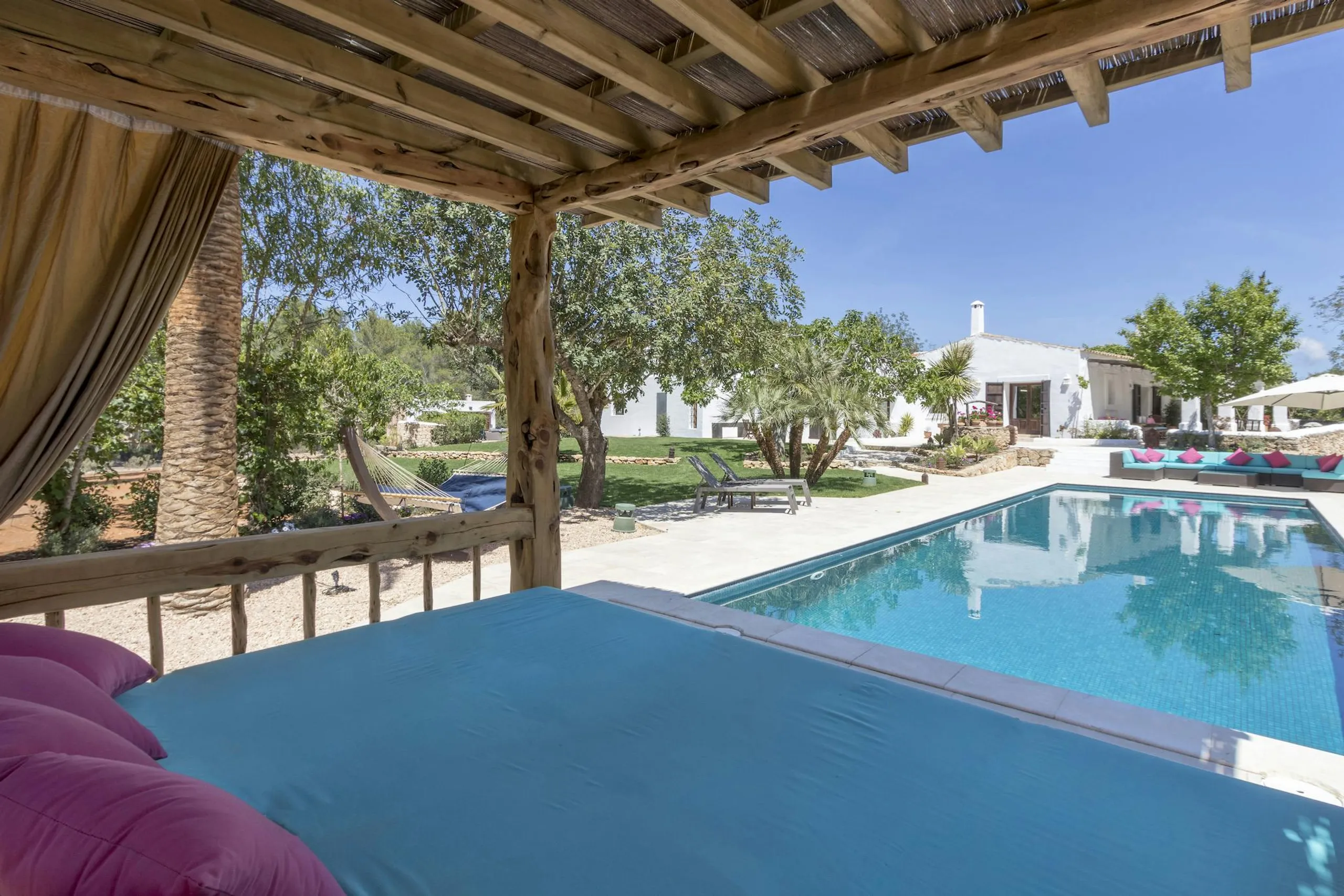 Breathtaking Ibiza Estate with Private Pool and Gazebo — photograph 2
