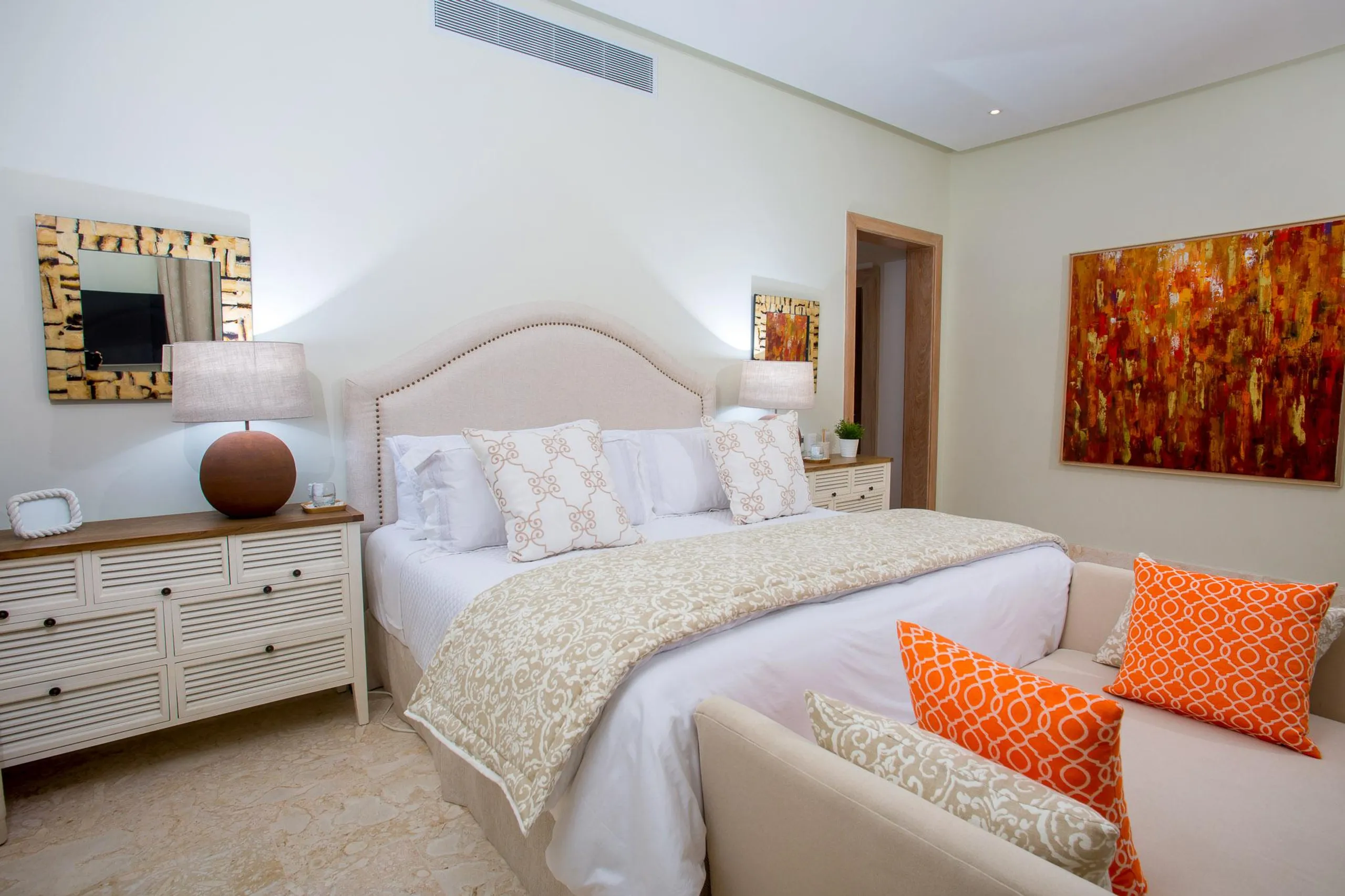 Relaxing Punta Cana Villa with Private Pool, Manicured Lawns, and Resort Perks — photograph 11