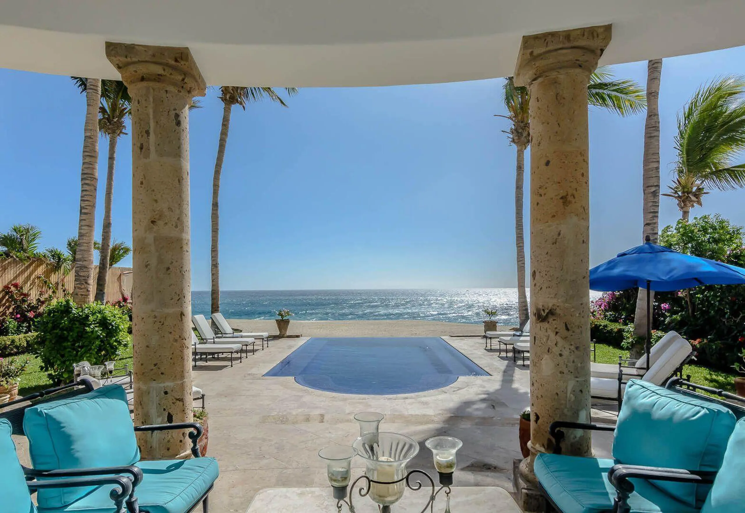 Elegant Palmilla Oceanfront Luxury Estate in VIllas Del mar with Grad Poll and Ocean Views — photograph 5