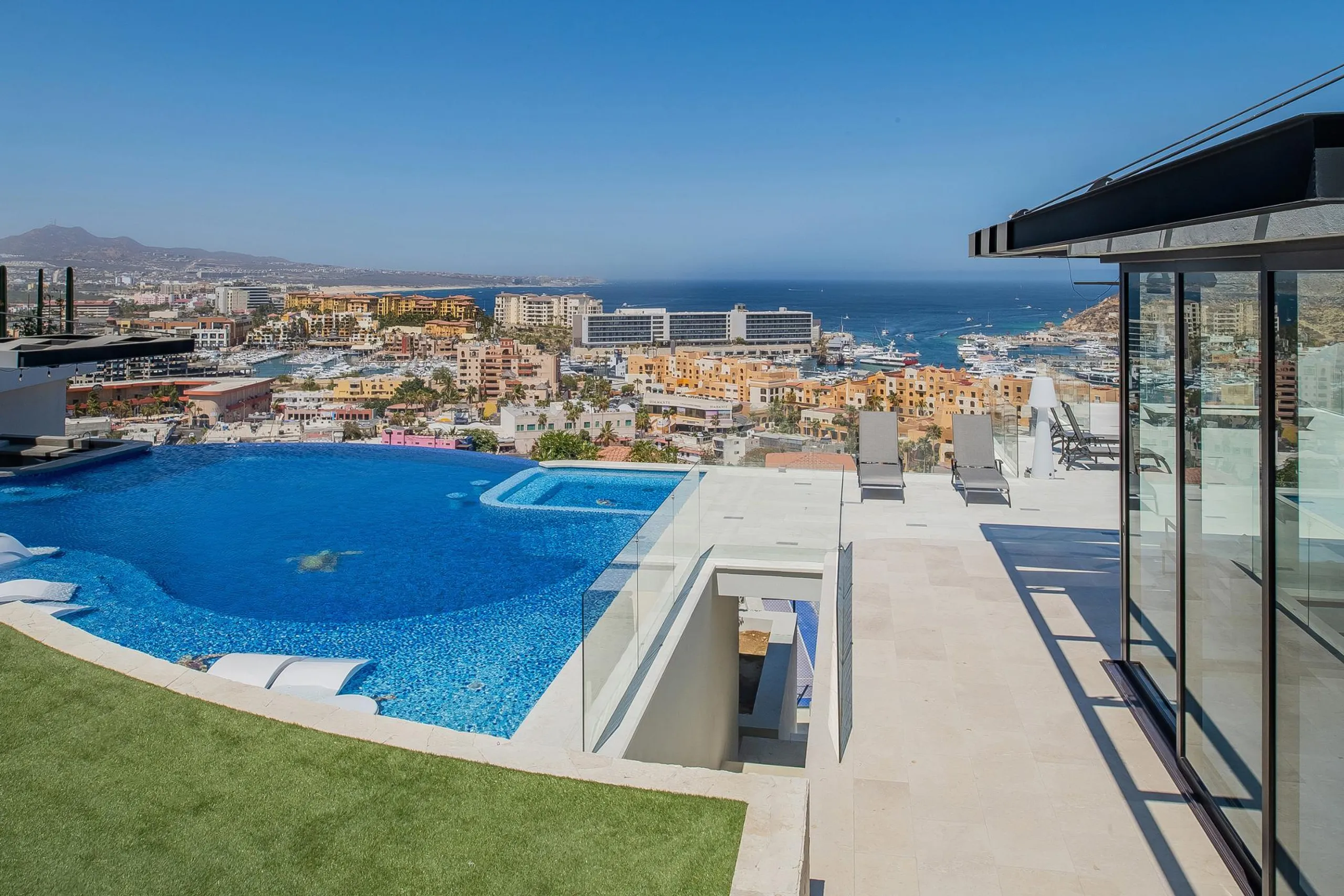Stunning Modern Contemporary Mansion with Infinity Pool in El Pedregal — photograph 5