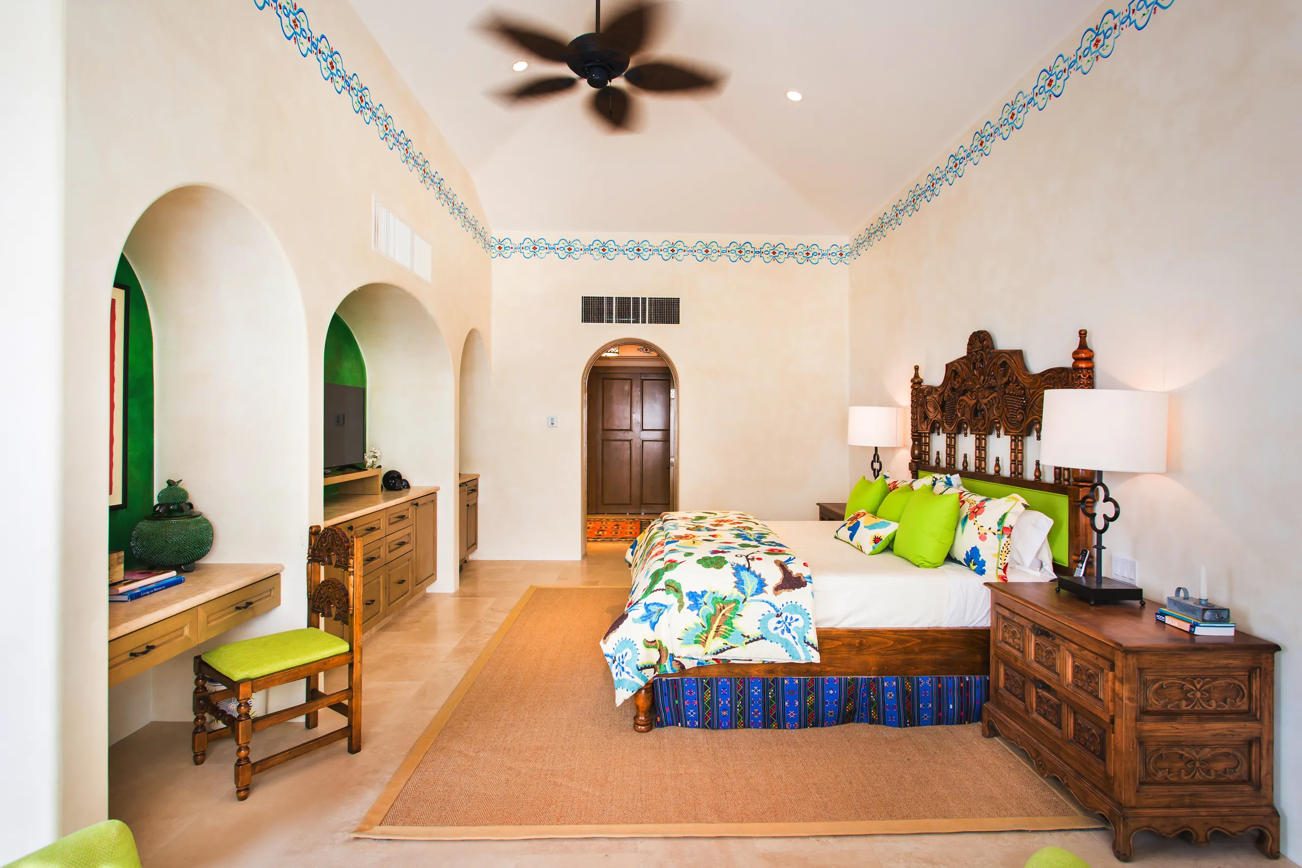 Immersive 4-Bedroom Villa with Infinity Pool, Sea Views and Palmilla Access — photograph 12