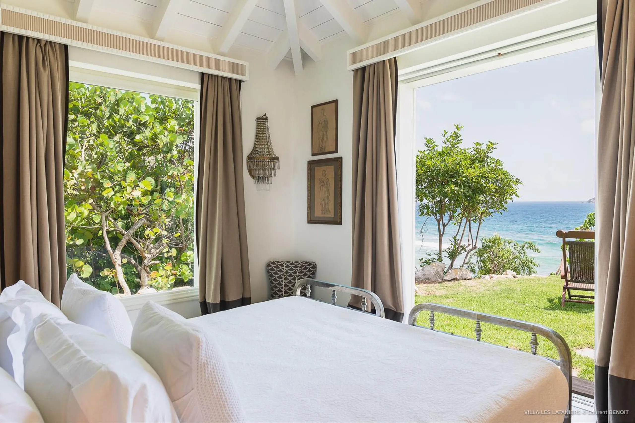 Opulent Paradise Villa with Private Pool and Walks to Beach — photograph 8