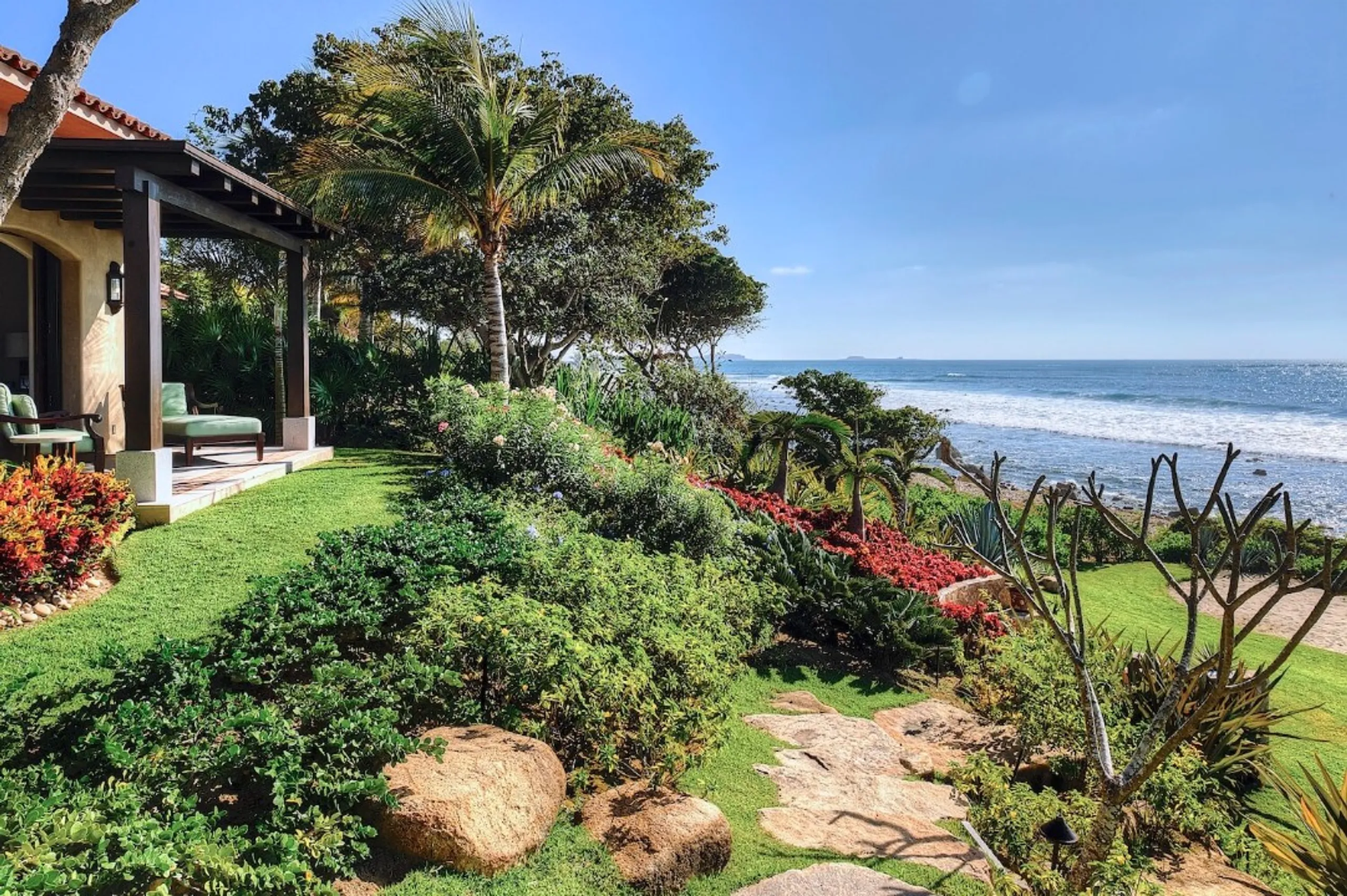 Oceanfront Hacienda-Style Villa in Punta Mita with Full Staff & Private Pool — photograph 6