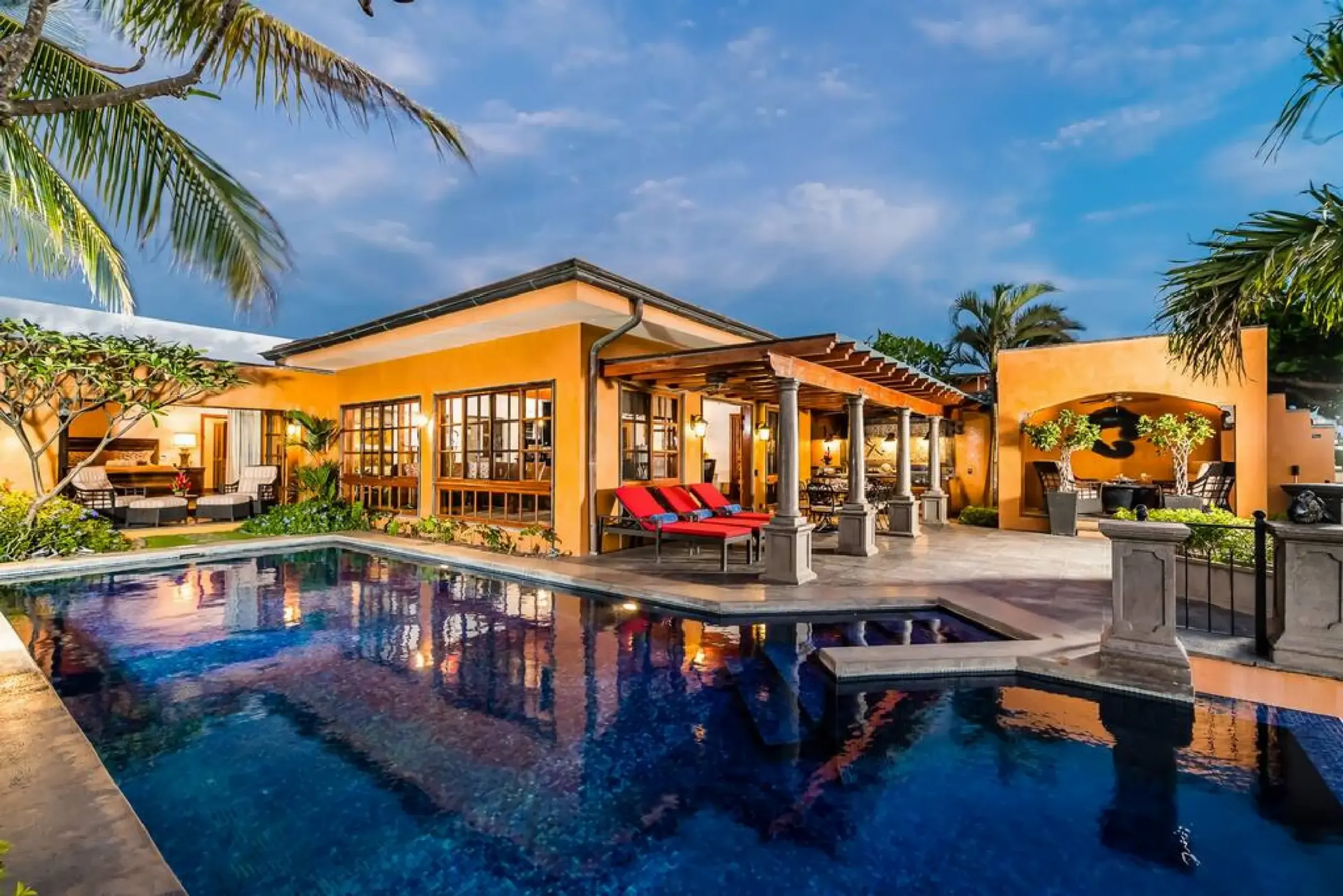 Seaside Tamarindo Villa with Private Infinity Pool, Ocean Views, Rancho, & Modern Comforts, Playa Langosta
