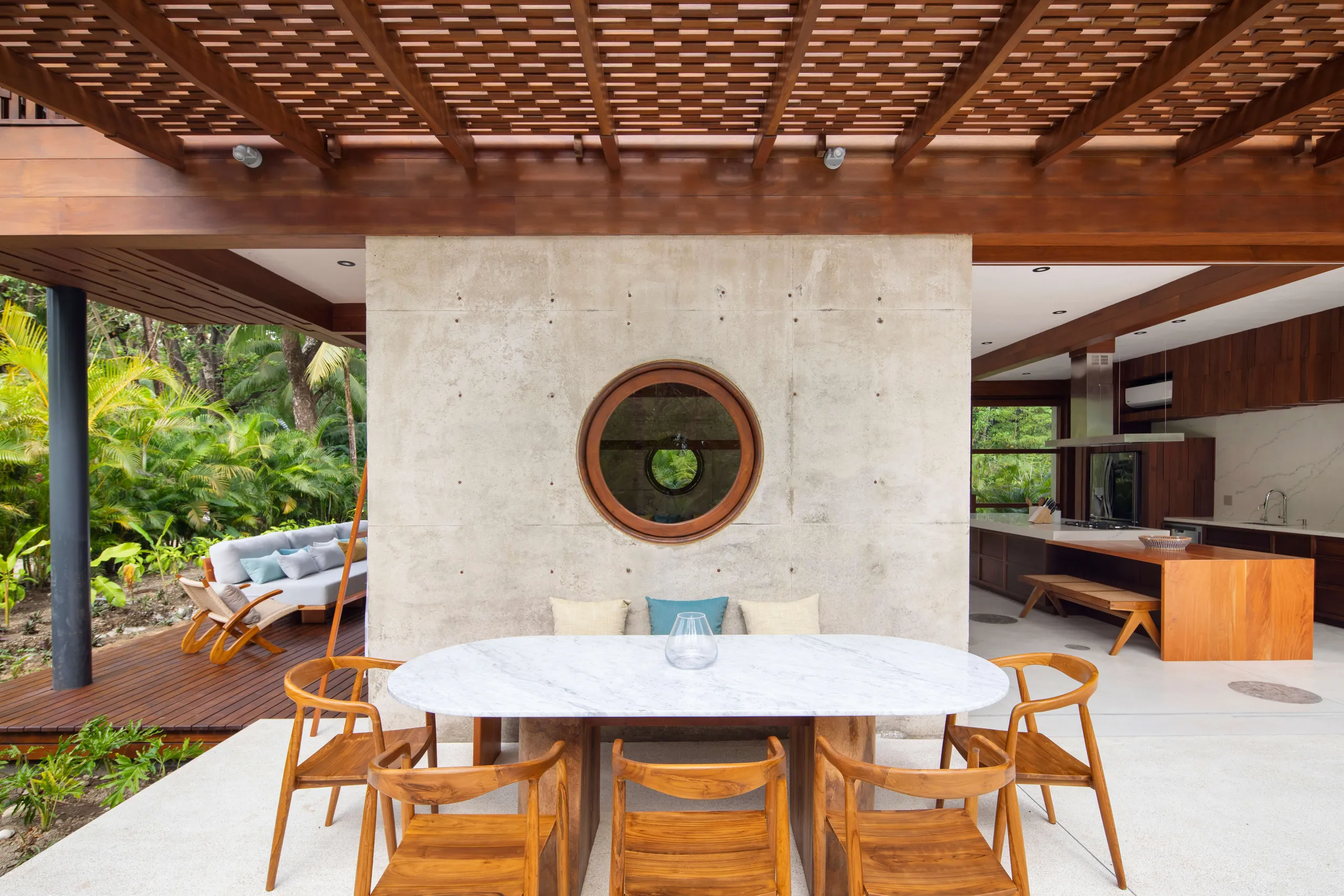 Eco-Luxe 5 Bedroom Villa with Privat Pool, Beach Access and Tropical Beauty — photograph 12
