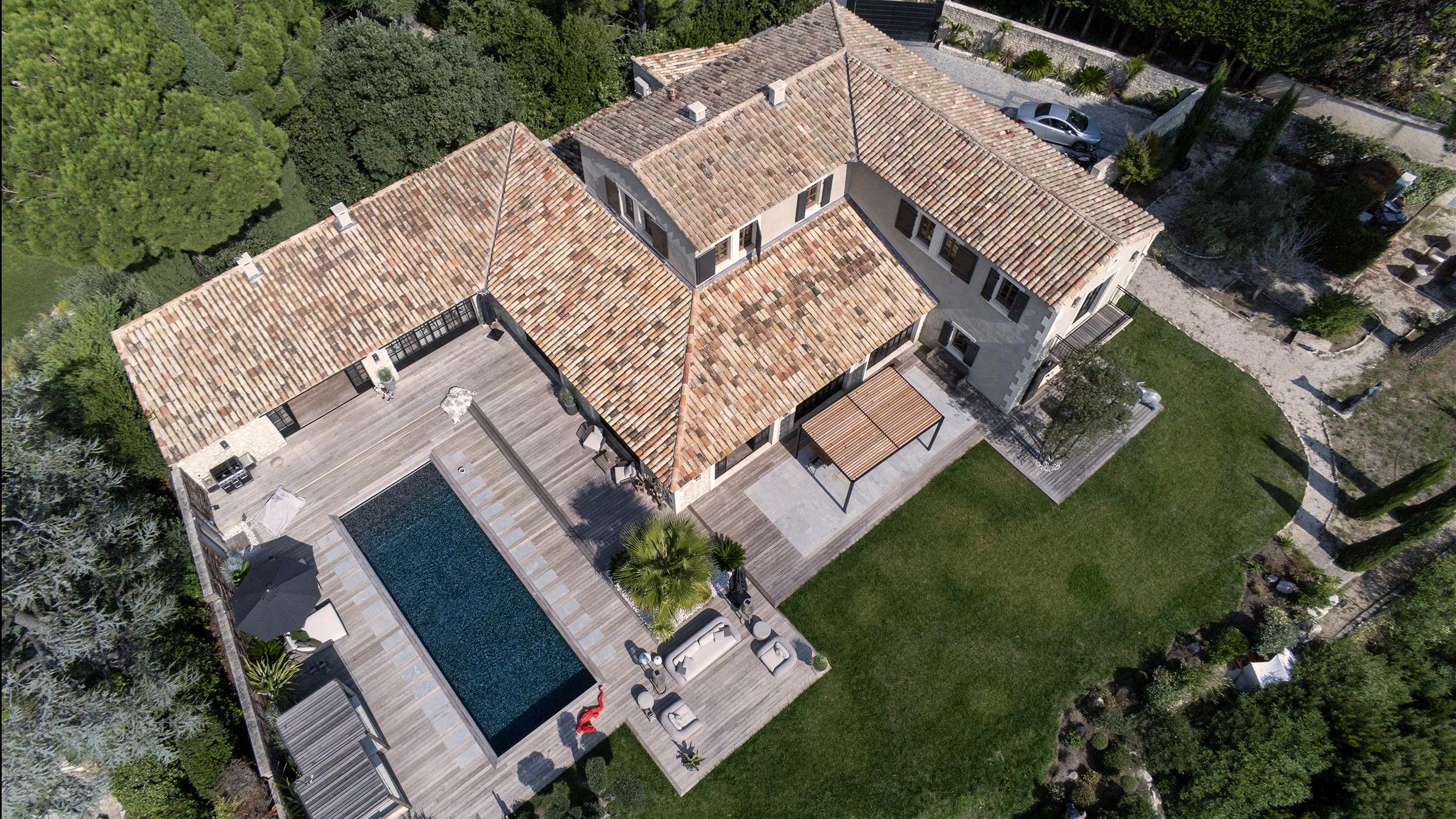 Chic Escape  with Panoramic Mountain Views and a Heated Pool — photograph 5