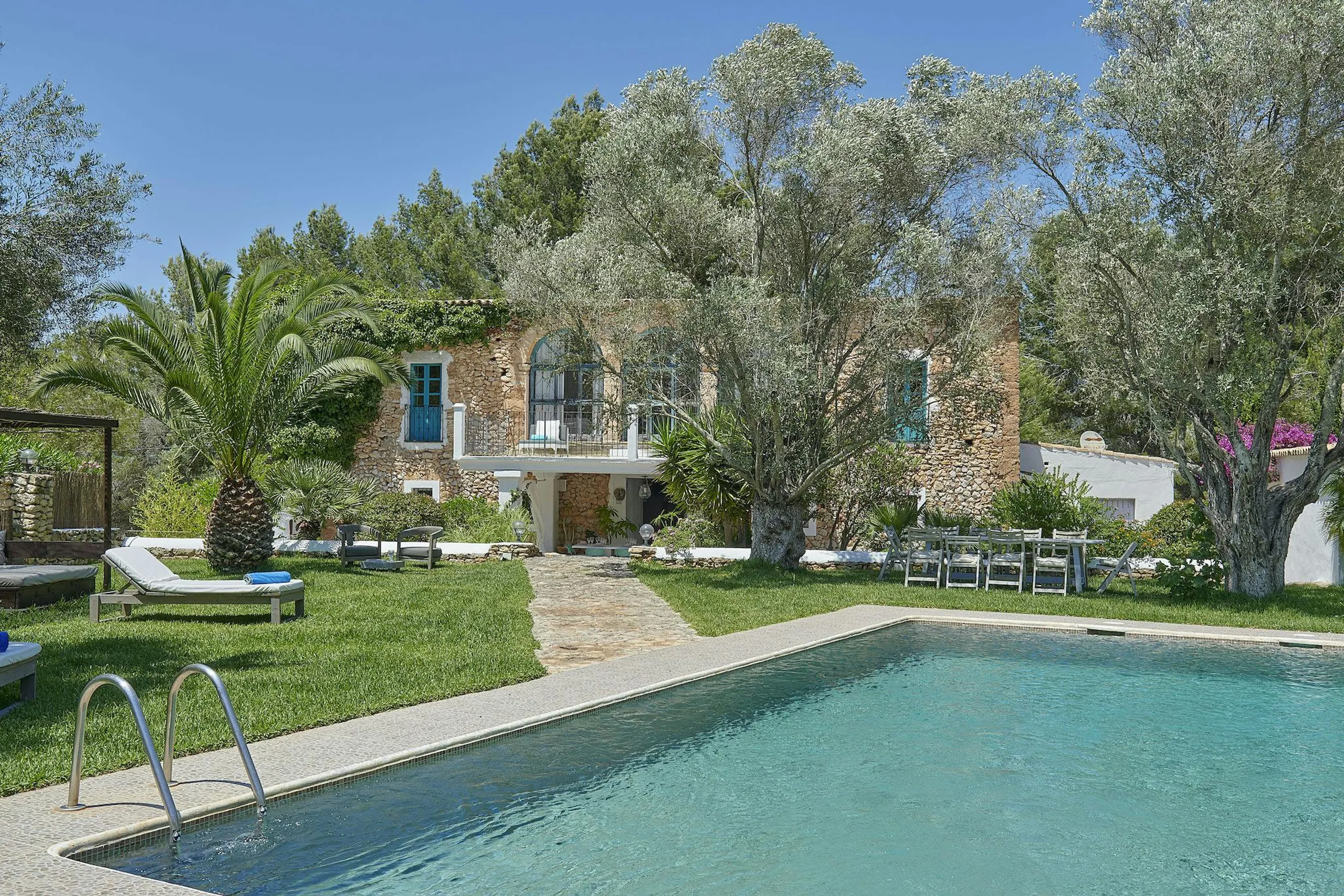 Relaxing Spanish Estate with Private Pool and Gazebo — photograph 6