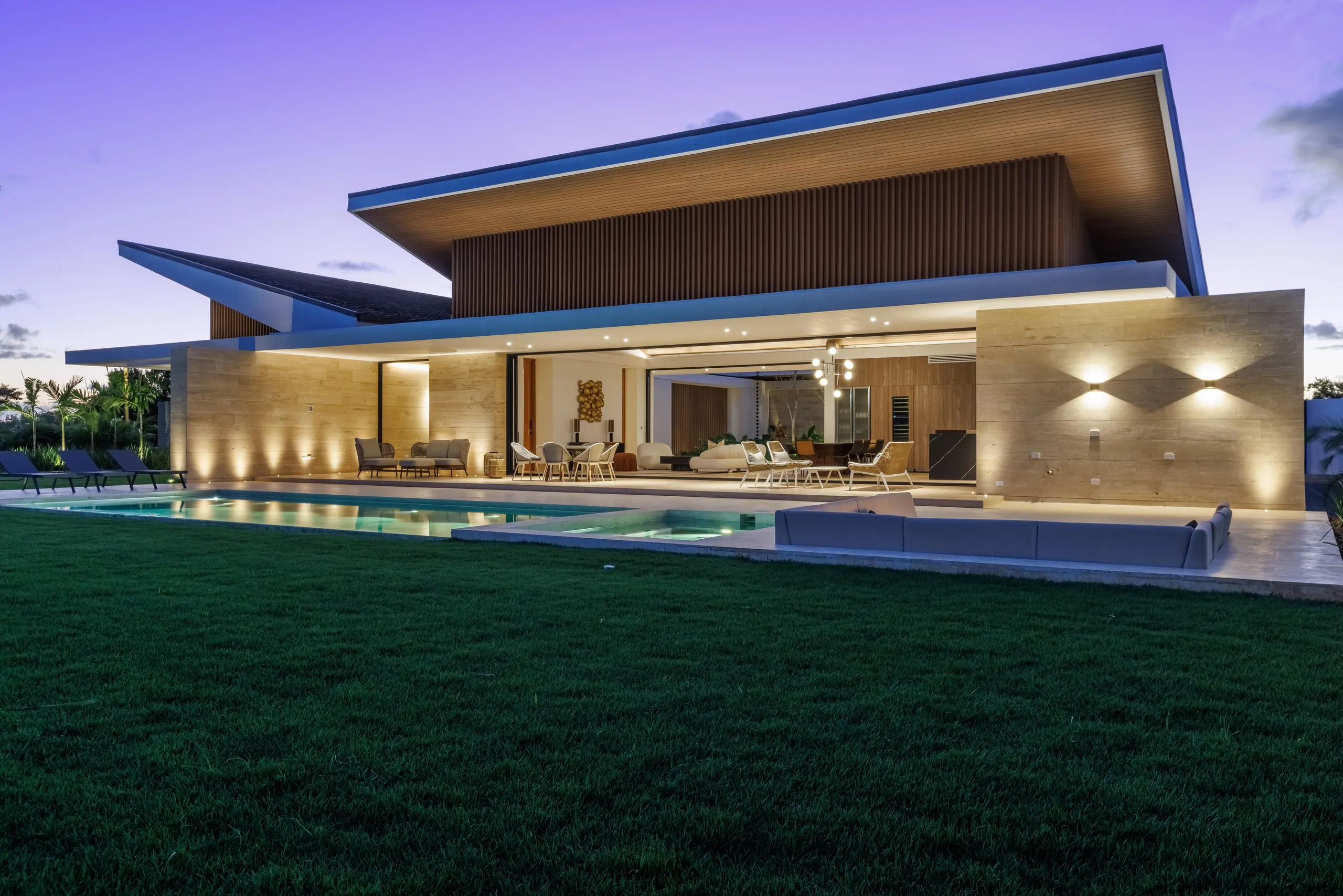 Superb Villa with Pool, Jacuzzi and Firepit — photograph 12