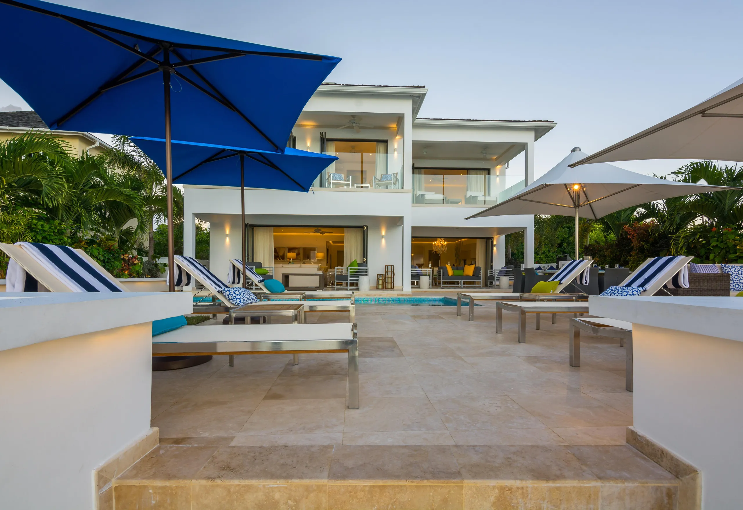 Barbados Beachfront Contemporary High End Villa with Elevated Sea View — photograph 11