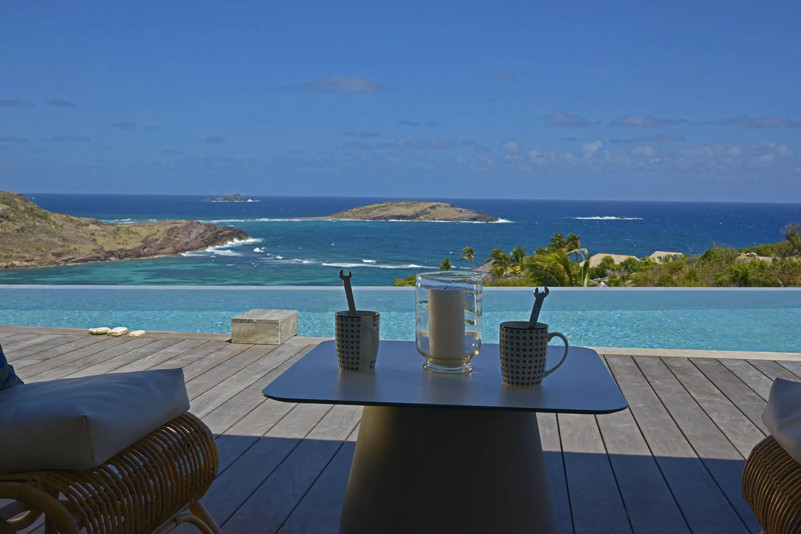 Majestic Oceanside Villa with Private Pool and Ocean Views — photograph 3