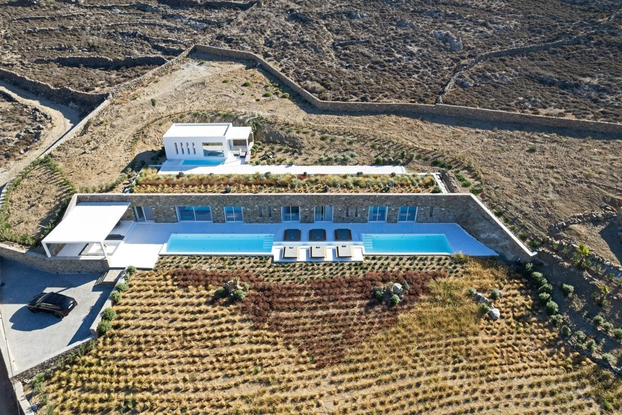 Lavish Ftelia Villa with Invigorating Pool — photograph 2