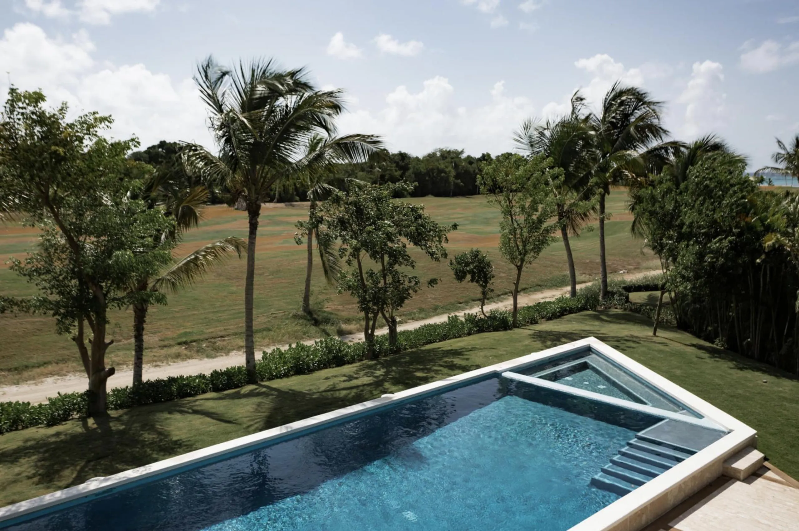 Princely Punta Cana Estate with Gorgeous Pool and Walks to Beach — photograph 3