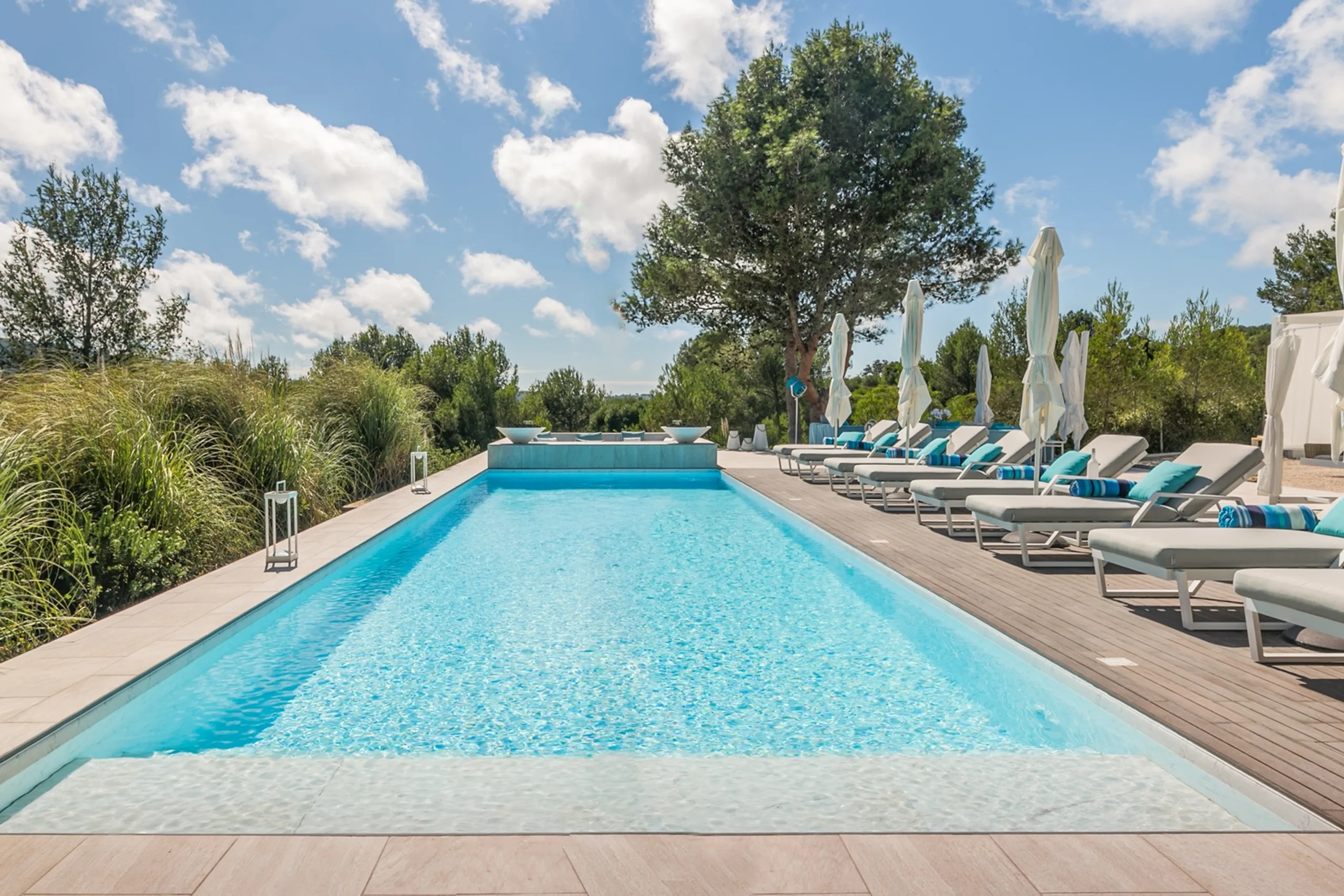 High-End Sintra Villa with Private Heated Pool, & Unrivaled Mountain Views — photograph 4