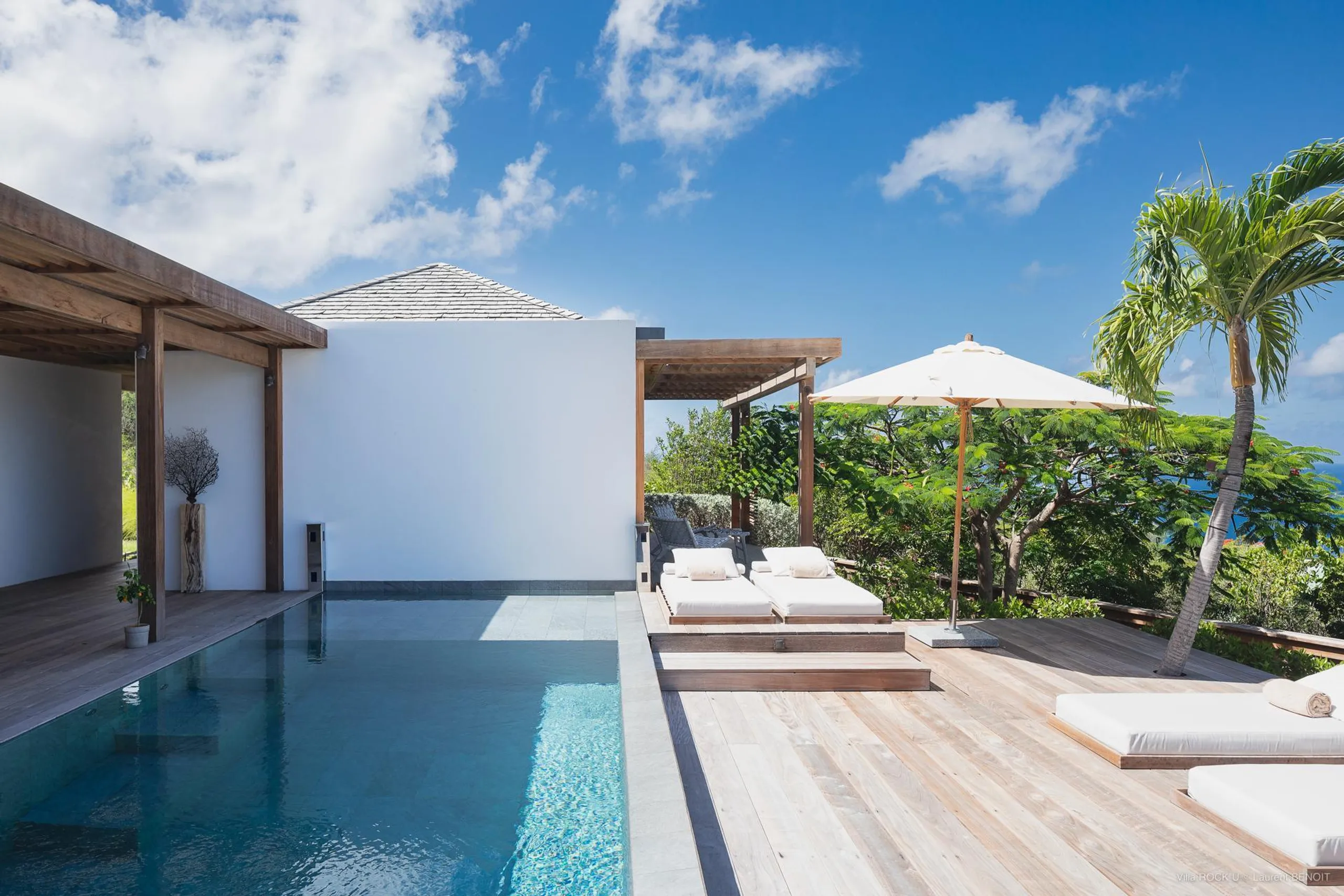 Deluxe Paradise Estate with Private Pool and Seaside Views — photograph 3