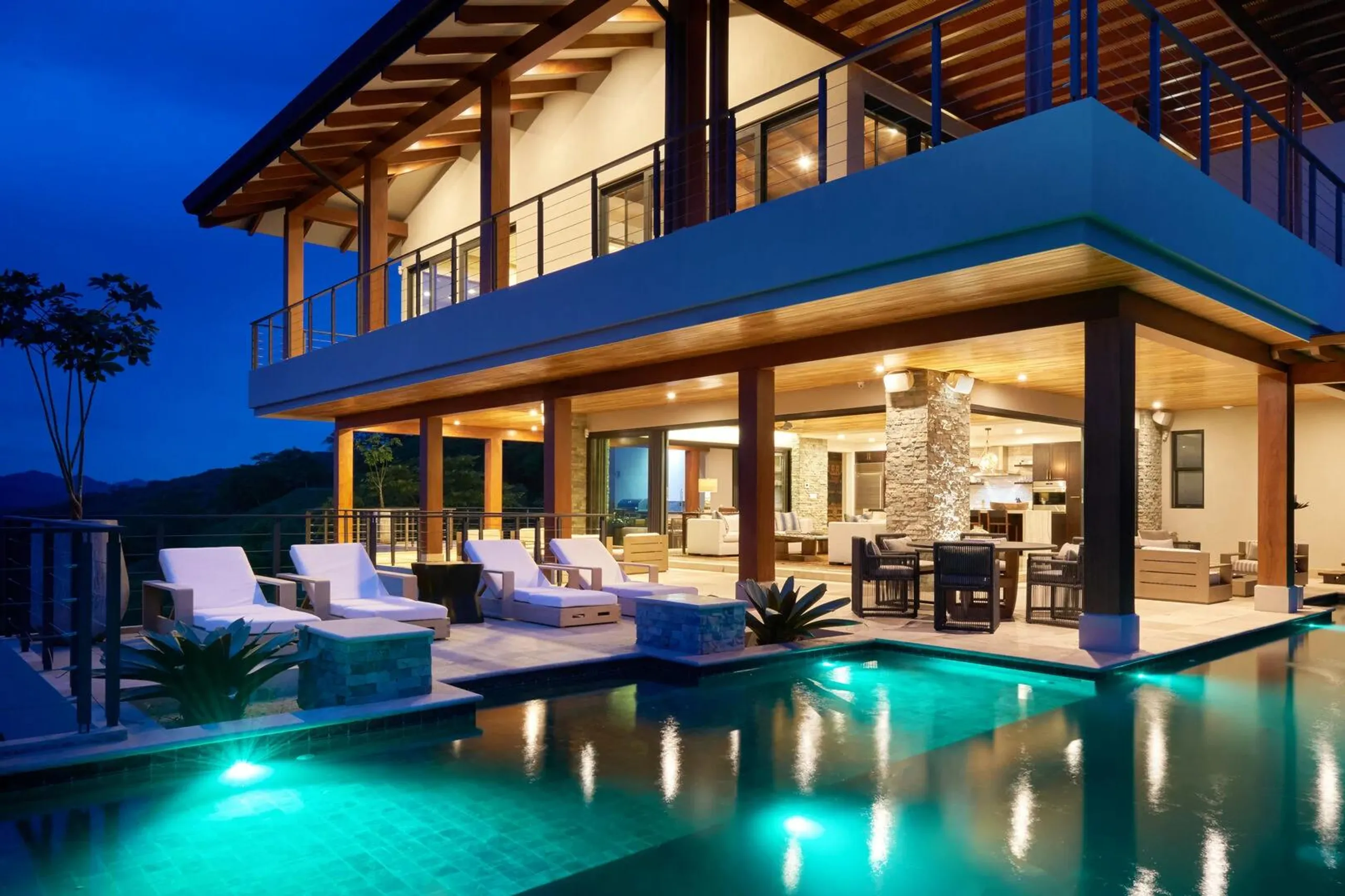 Ultra-Luxury Tamarindo Villa with Infinity Pool, Gym & Oceanview Terrace — photograph 2