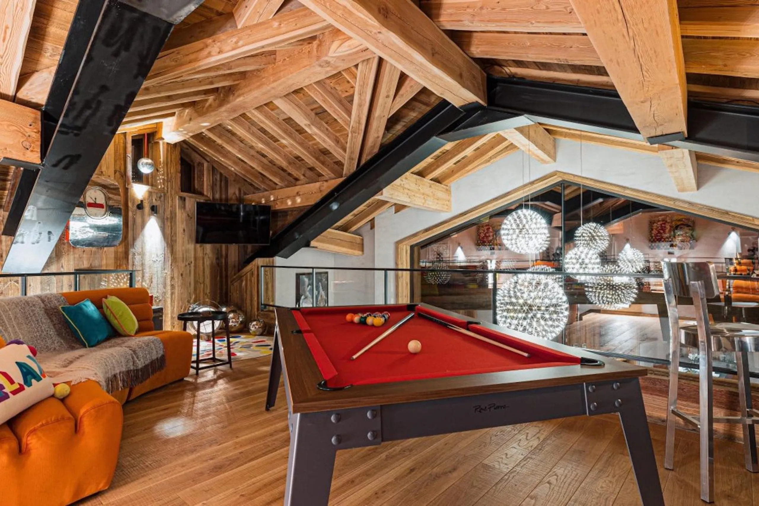 Val d'Isère Vista Haven Villa with Indoor Spa Pool — photograph 3