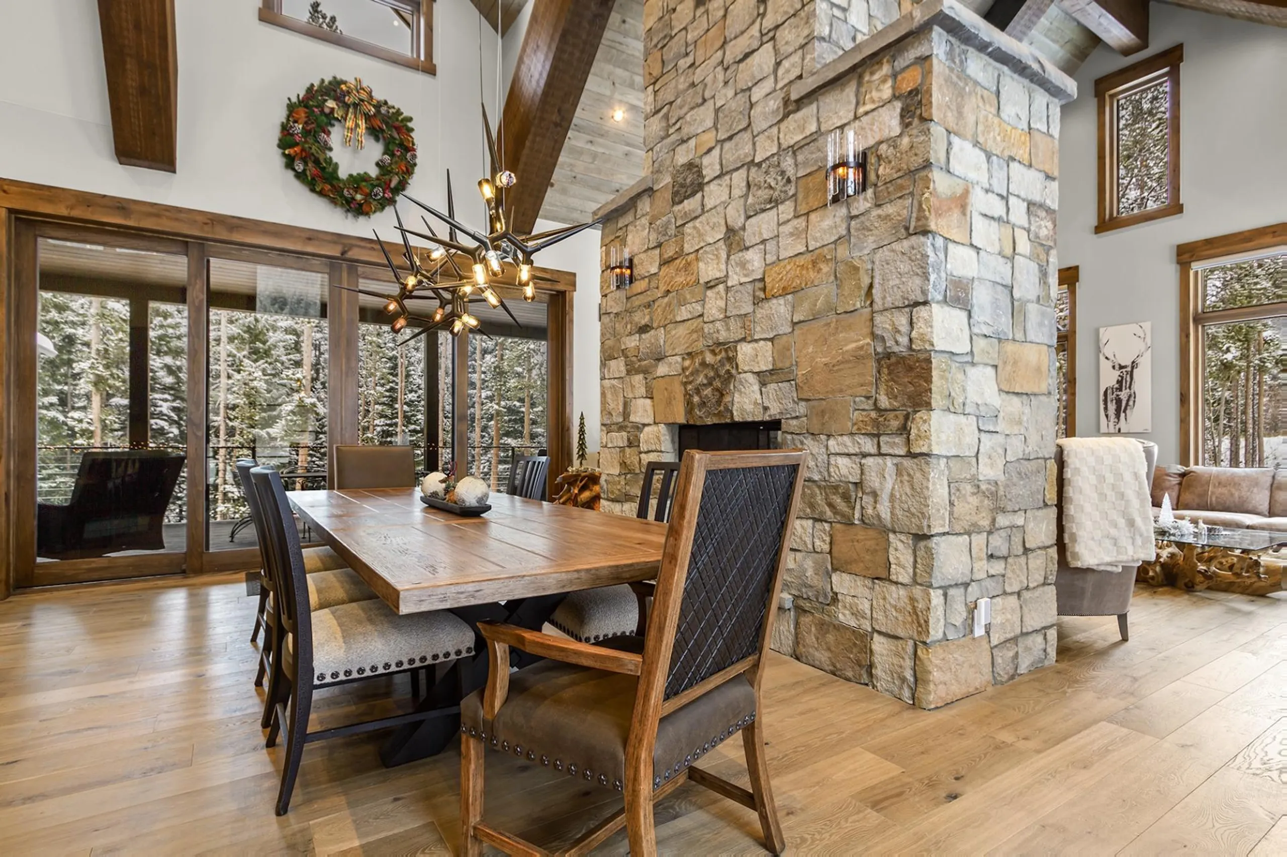 Ultimate Ski-Inspired Villa with Hot Tub, Mountain Views, and Near Ski Slopes — photograph 12