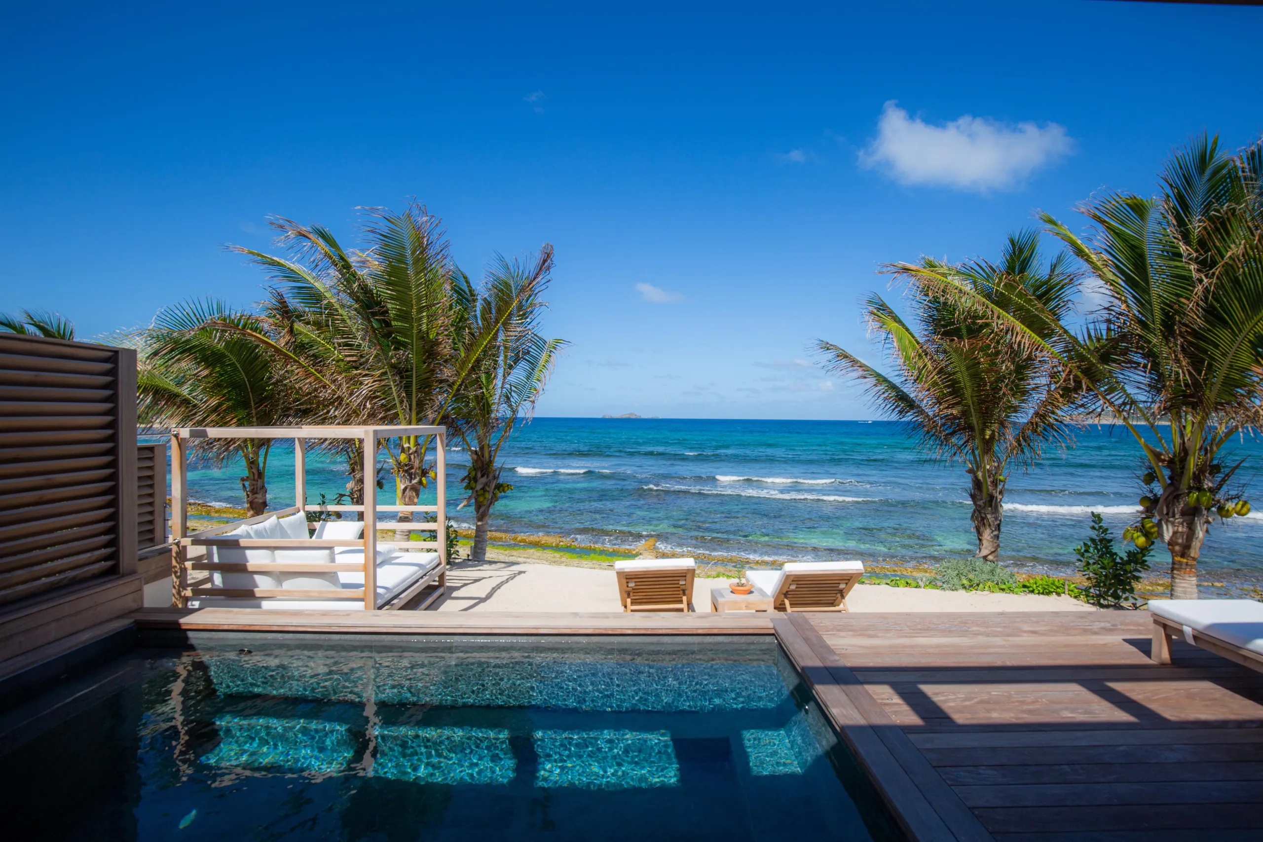Exquisite Beachfront Villa with Private Pool and Fitness Room, Anse Des Cayes