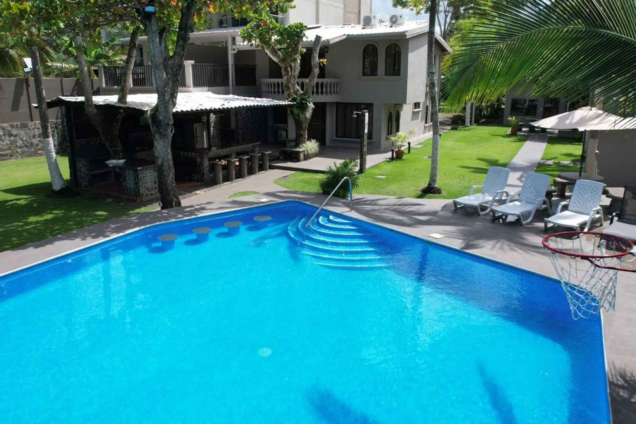 Exquisite 15-Bedroom Beachfront Villa in Costa Rica with Private Pool and Ocean Views — photograph 4