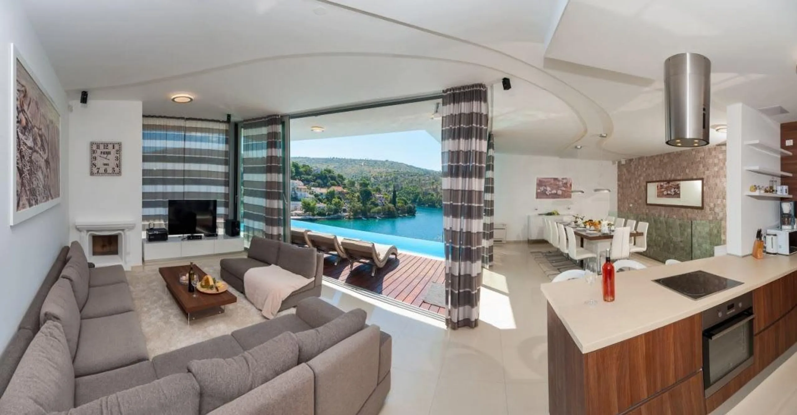 Exquisite Modern Villa in the Quiet Bay of Bobovisca — photograph 9