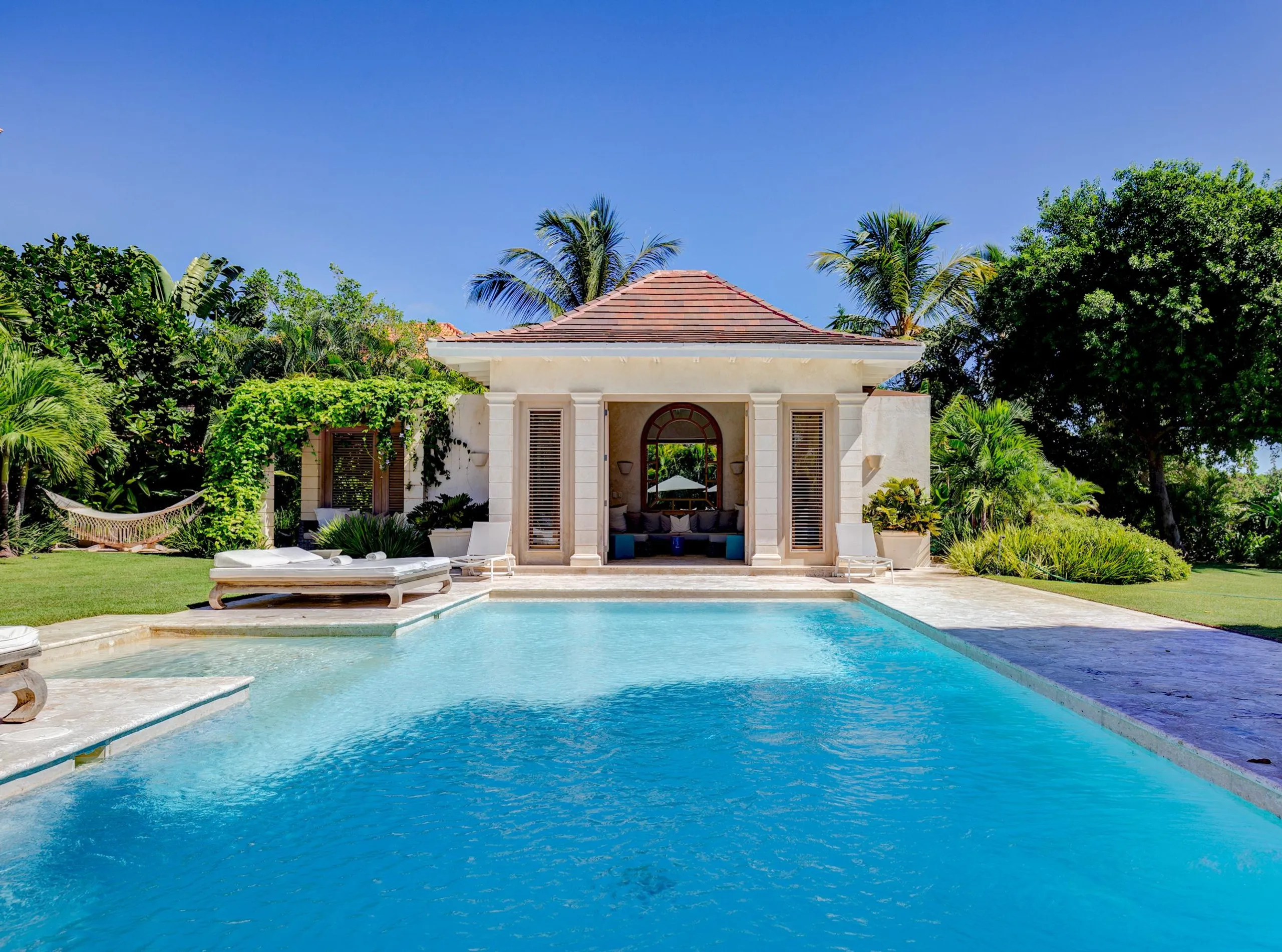 Splendid Six Bedroom Villa with Private Pool and Golf Views — photograph 5
