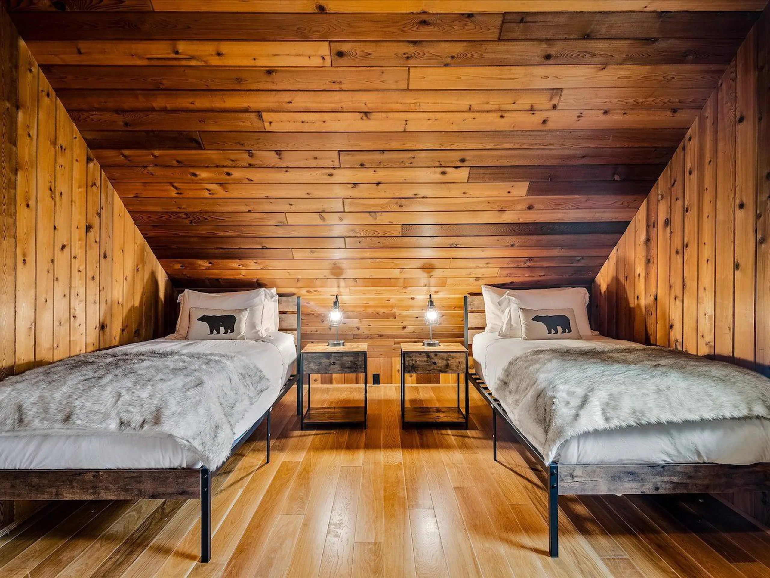 Splendid Haven with Panoramic Mountain Views and Luxurious Amenities — photograph 8