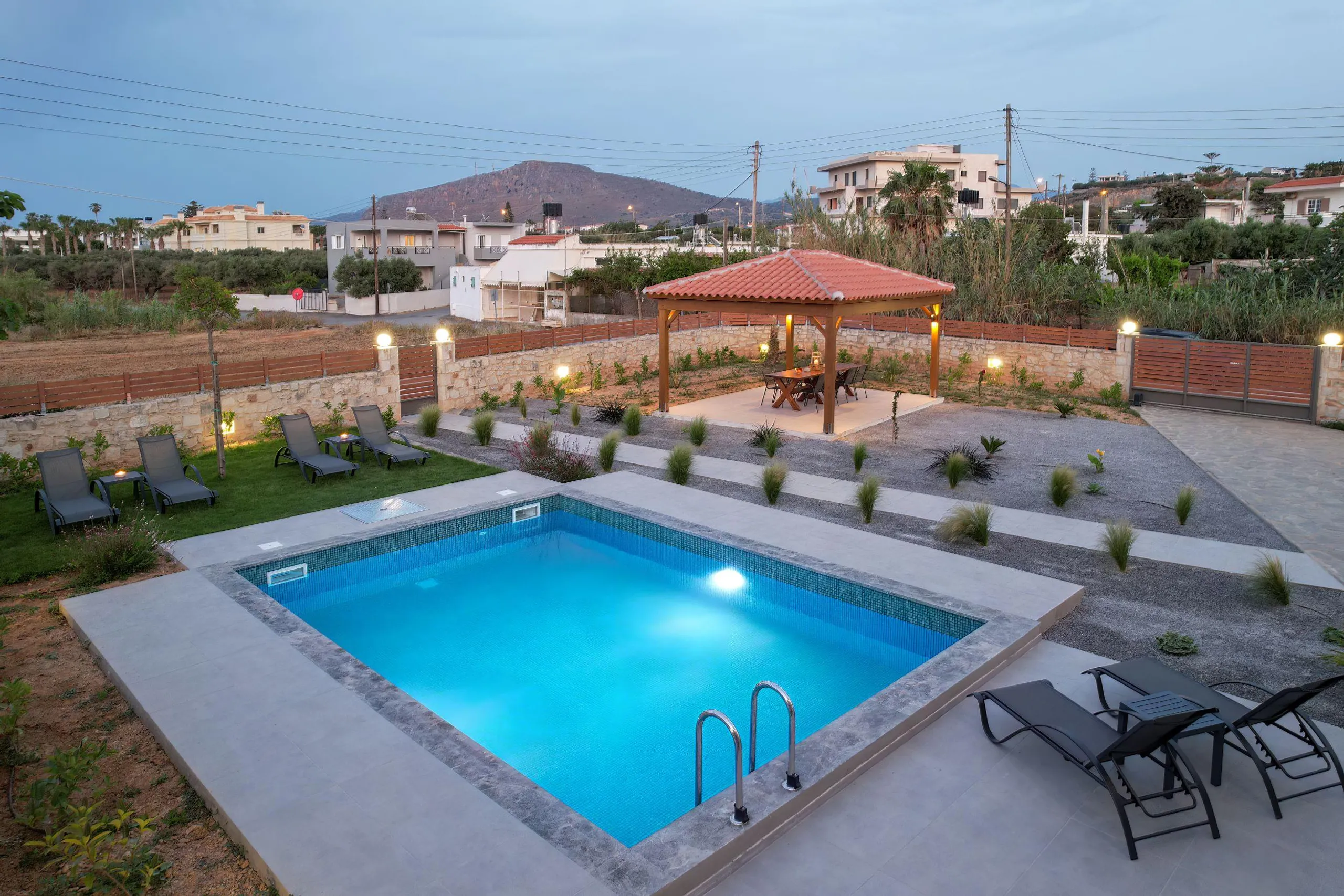 Richly Textured Pelekita Estate with Private Pool and Gazebo — photograph 4