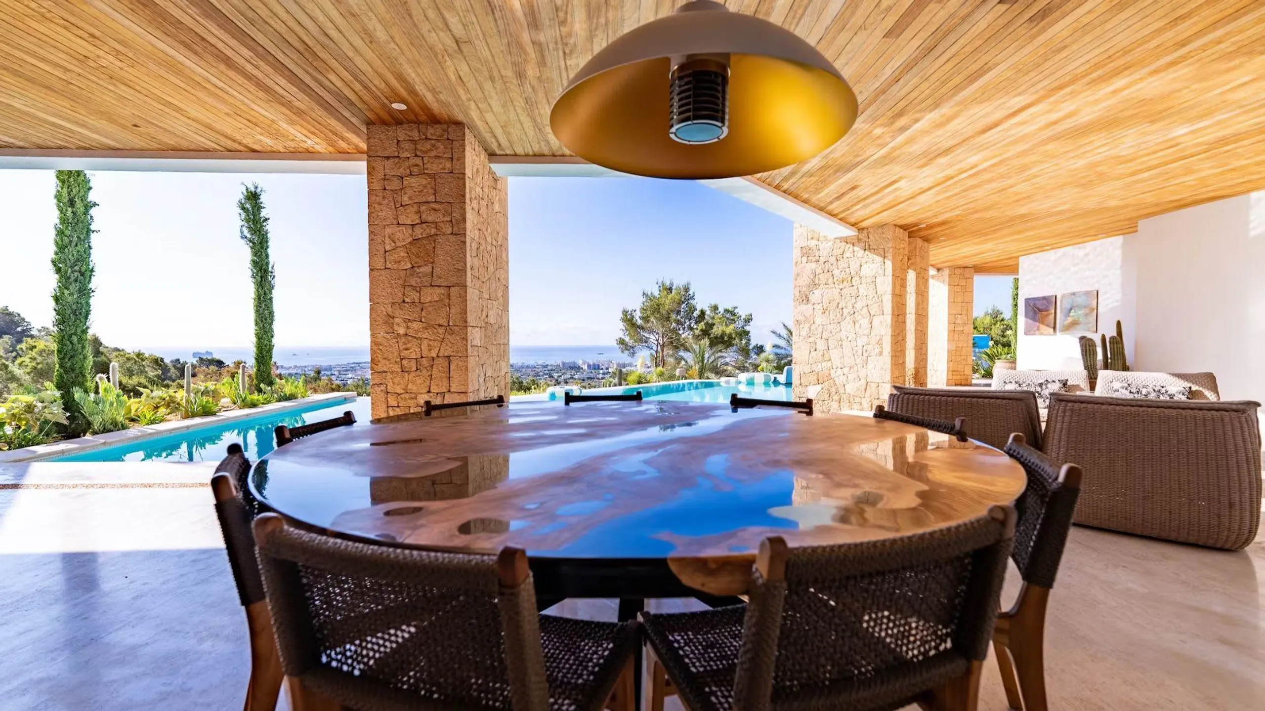 Secluded Luxury Villa with Infinity Pool — photograph 8