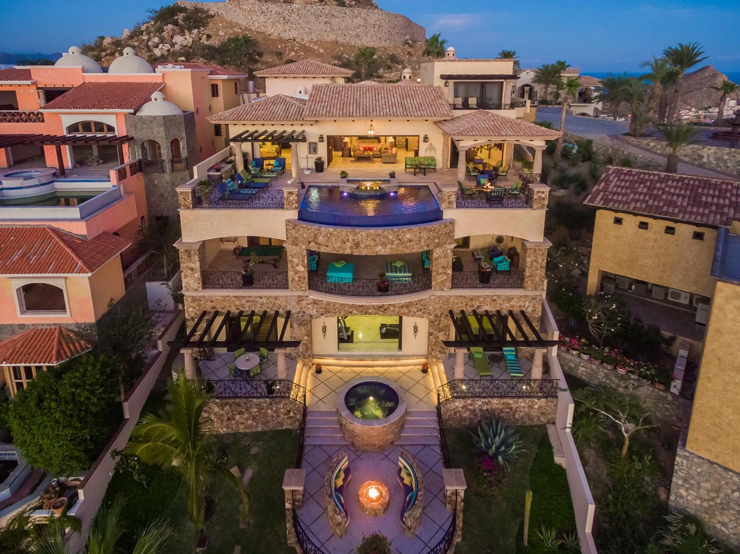 Majestic Classic Luxury with infinity pool with Breathtaking Ocean View — photograph 7