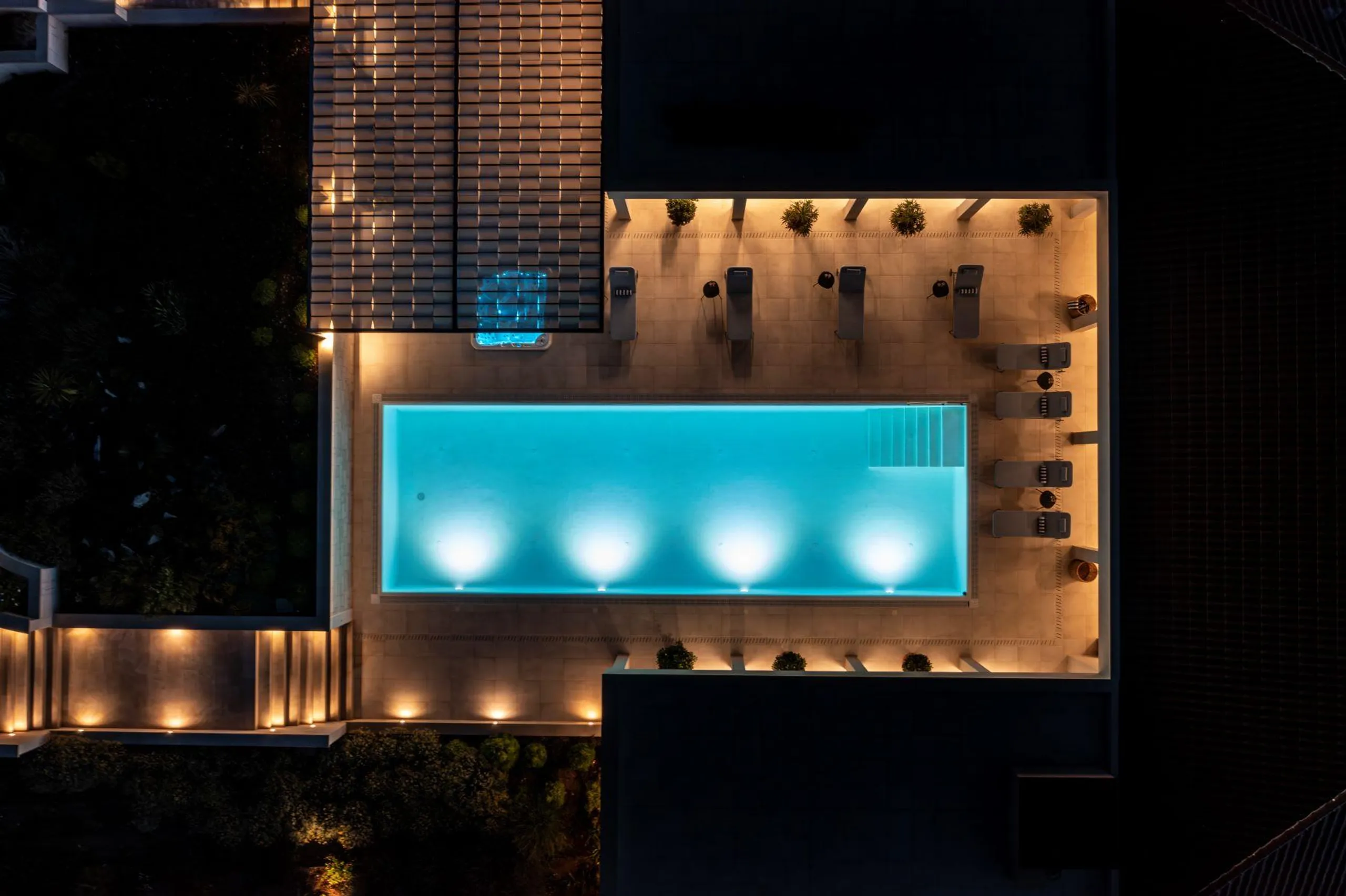 Invigorating Contemporary Villa with Private Pool and Garden View — photograph 12