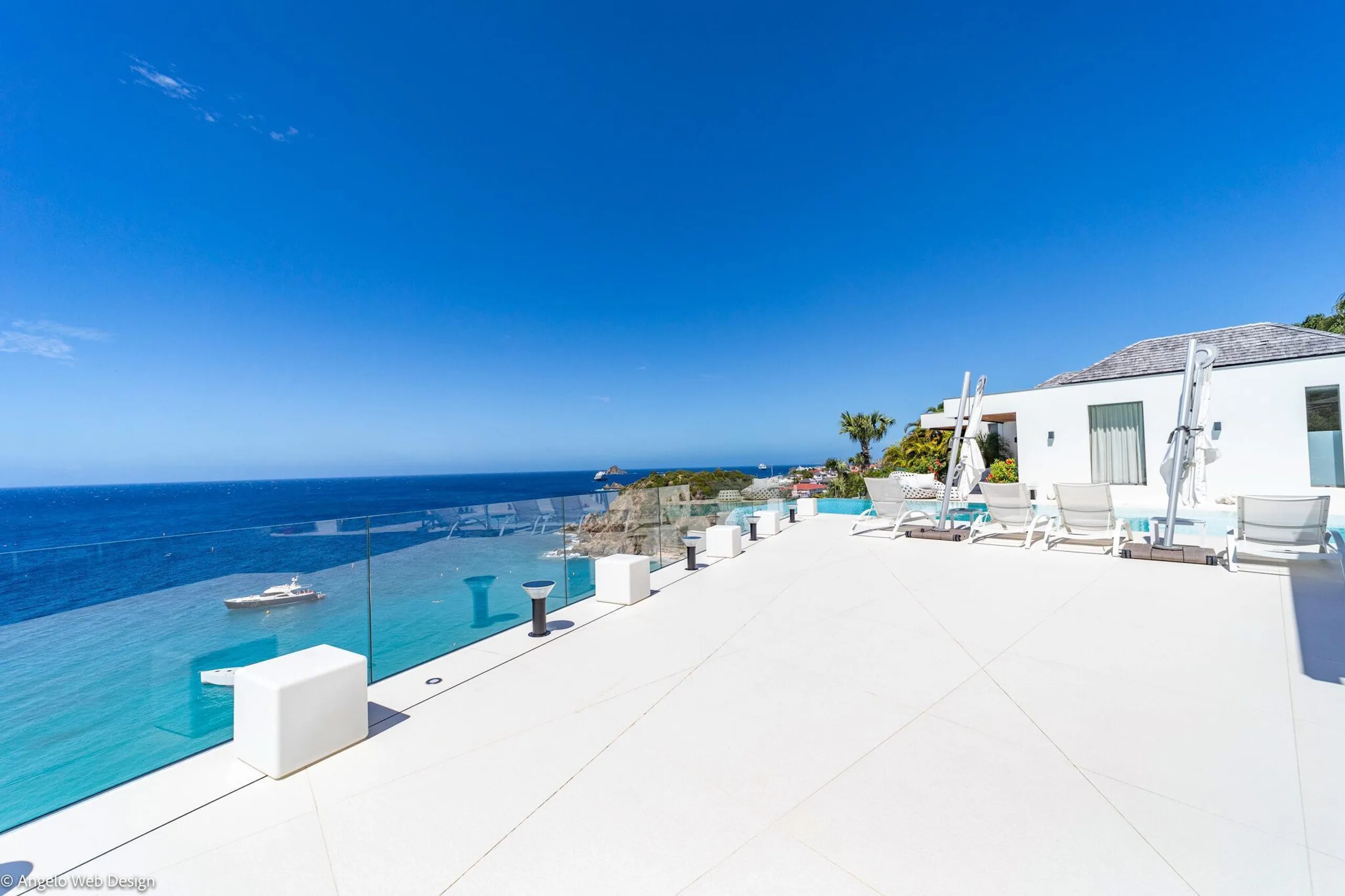Elegant Seaview Villa with Infinity Pool, Views and Private Zen Garden — photograph 5