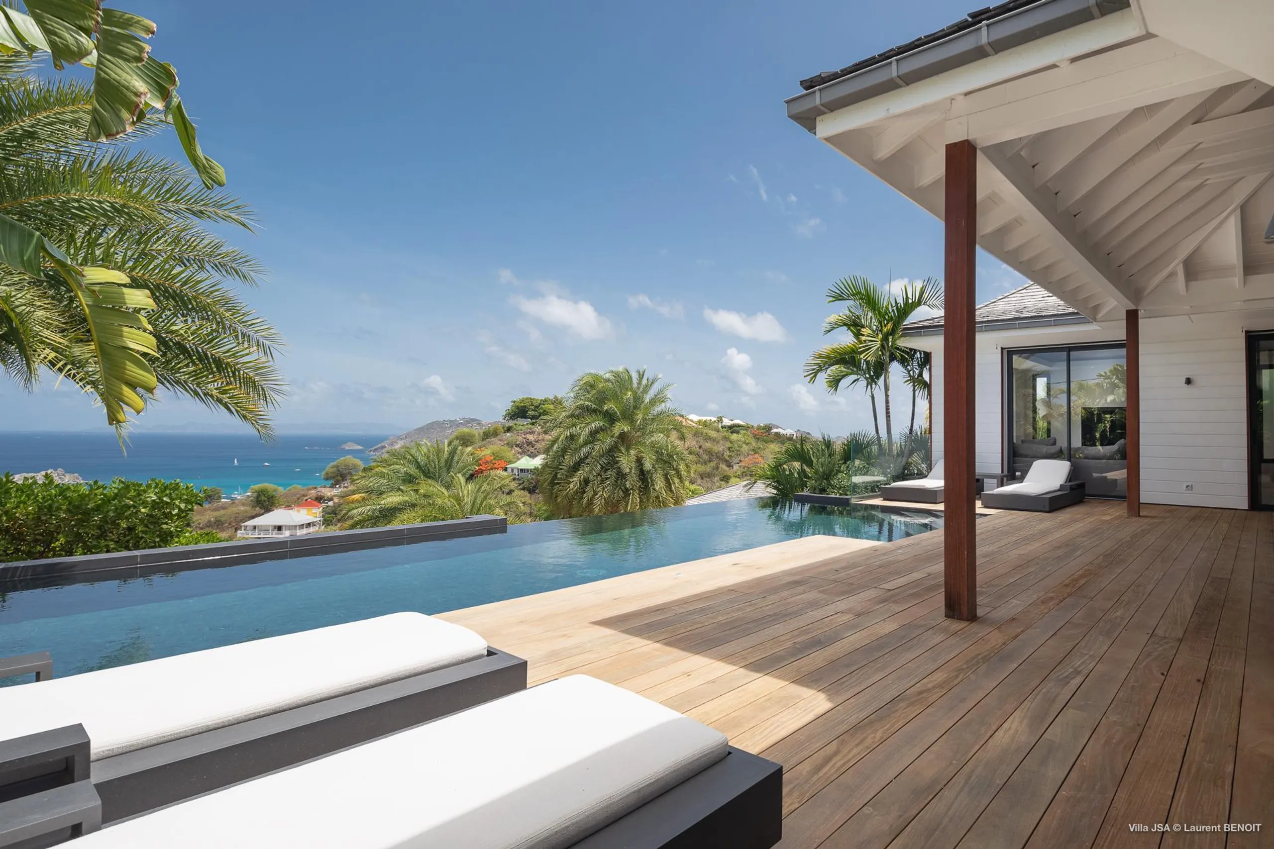 Hillside Tropical Villa with Private Pool and Breathtaking Views — photograph 2