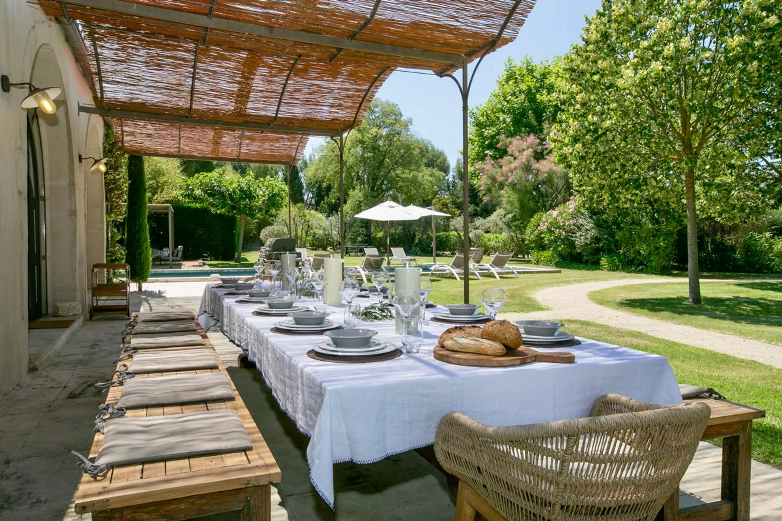 Opulent Provence Villa with Private Heated Pool, and Extensive Gardens — photograph 5