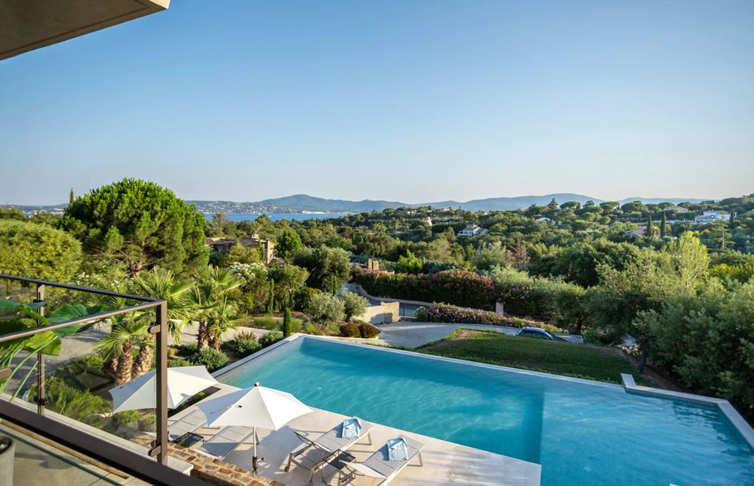 Discover Tranquility in a Mediterranean Haven Villa with Enchanting Serenity Pool — photograph 2